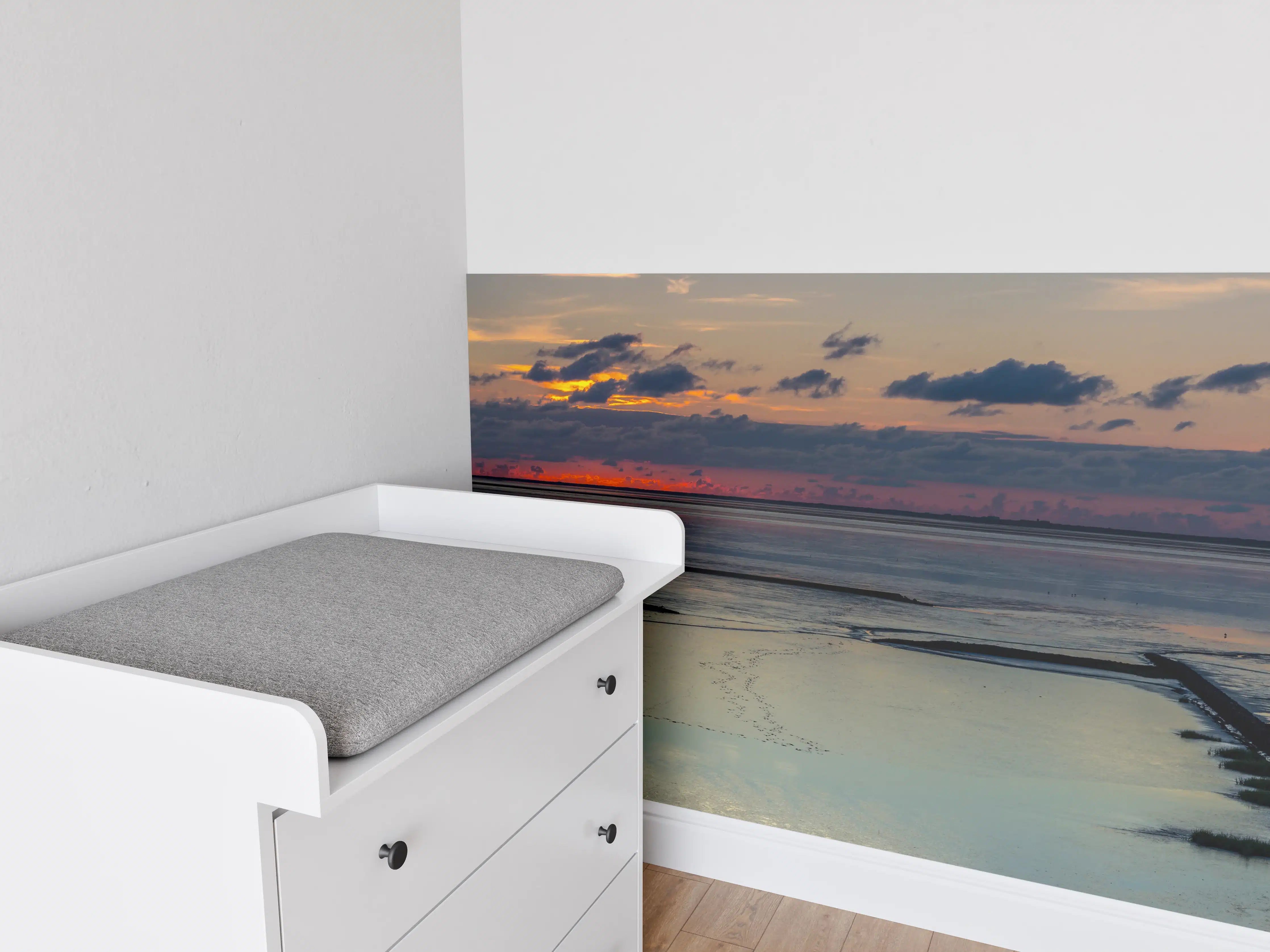 Babyzimmer Wandgestaltung - Sonnenuntergang über ruhigem Wasser