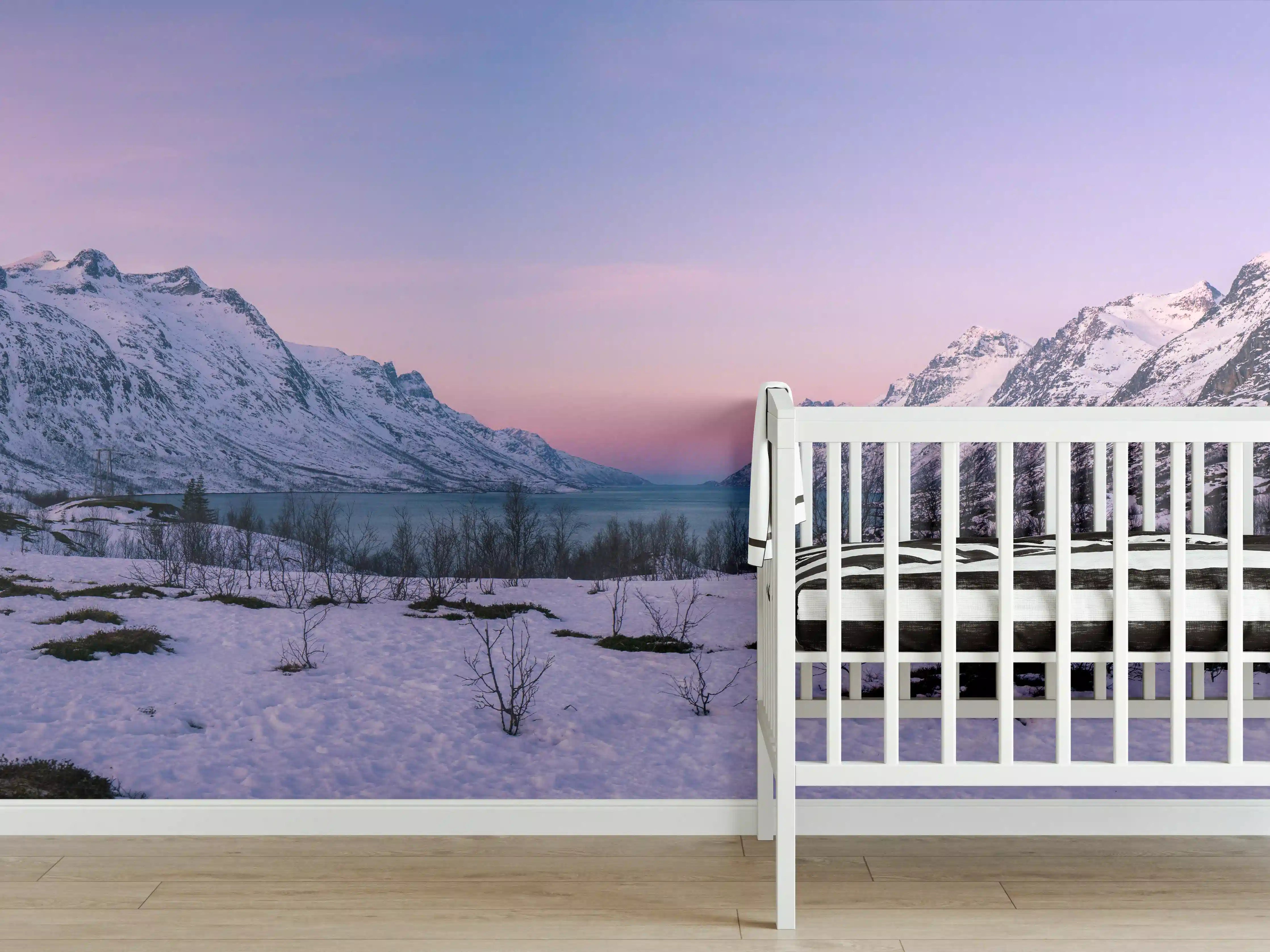 Babyzimmer Wandgestaltung - Sonnenuntergang über verschneiten Bergen