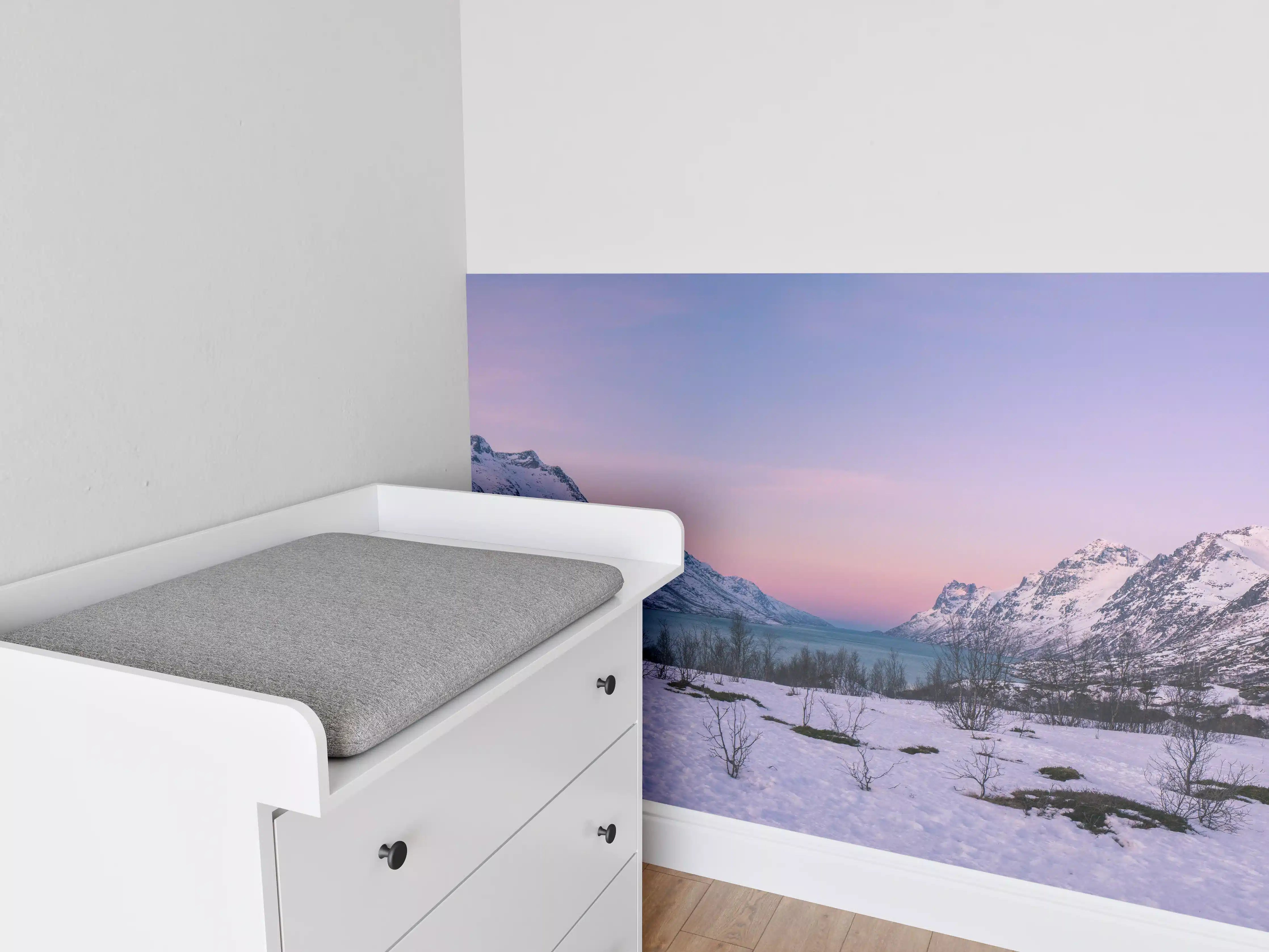 Babyzimmer Wandgestaltung - Sonnenuntergang über verschneiten Bergen