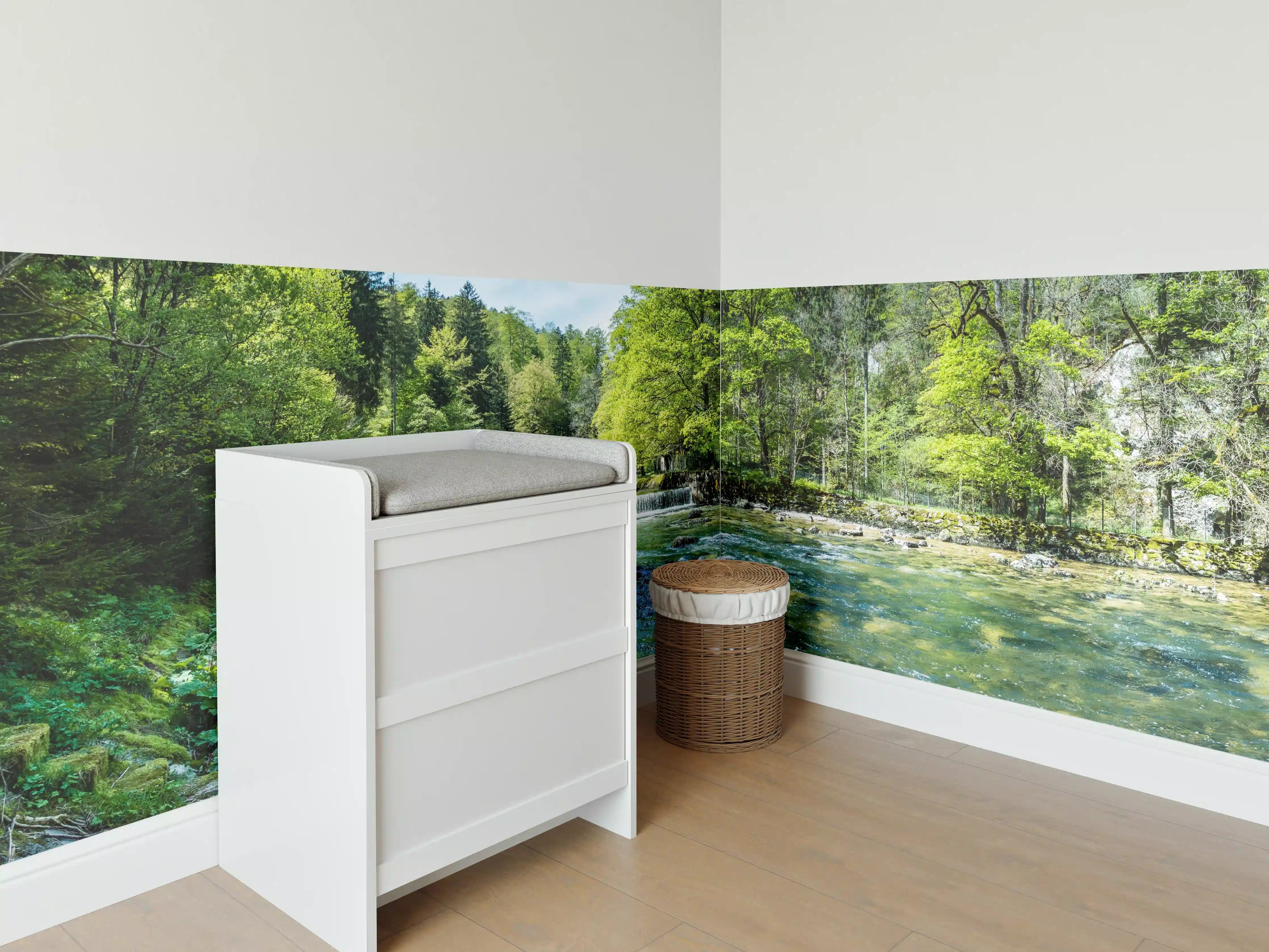 Babyzimmer Wandgestaltung - Sonnige Flusslandschaft in der Schweiz
