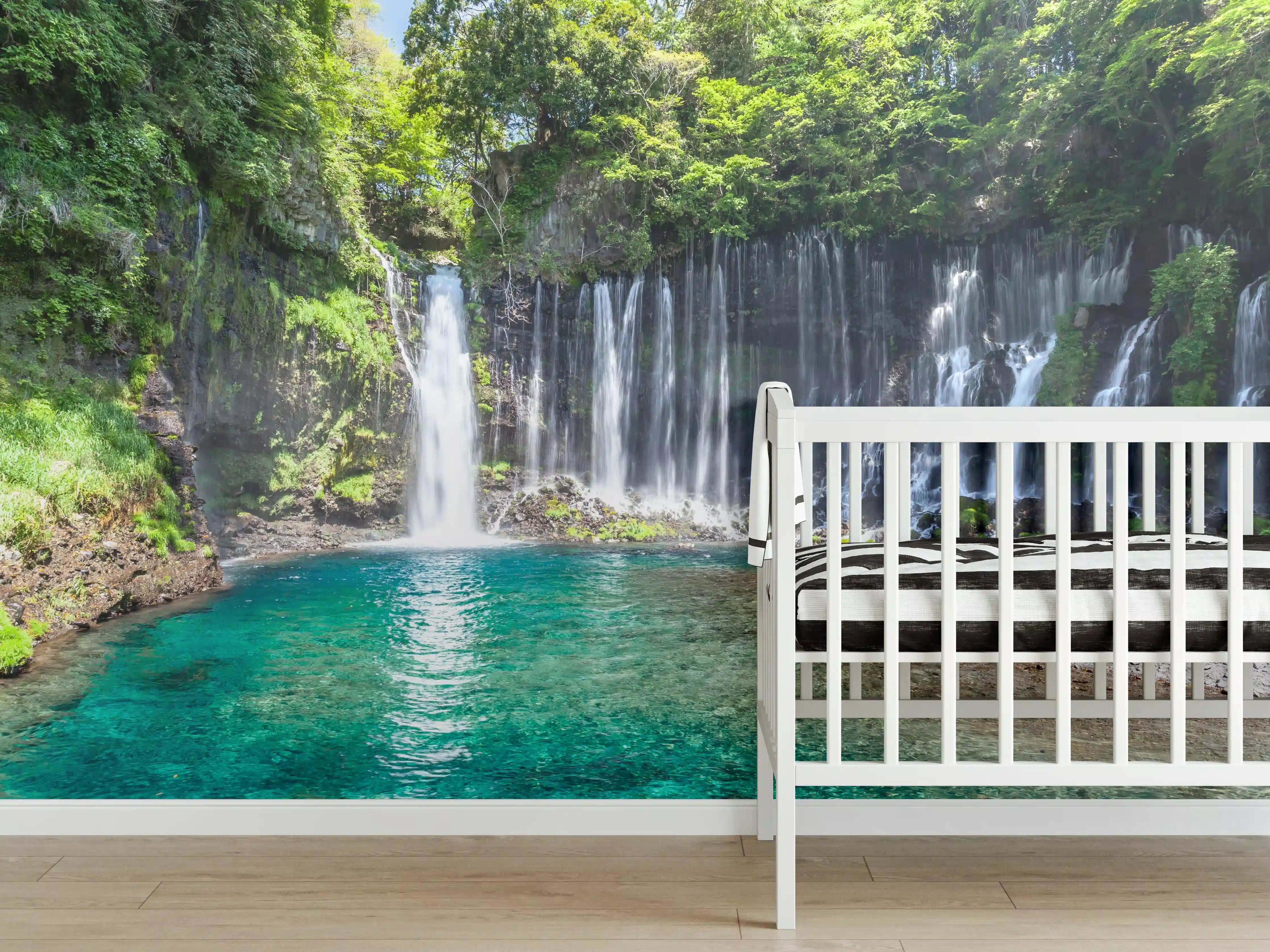 Babyzimmer Wandgestaltung - Sonniger Shiraito-Wasserfall