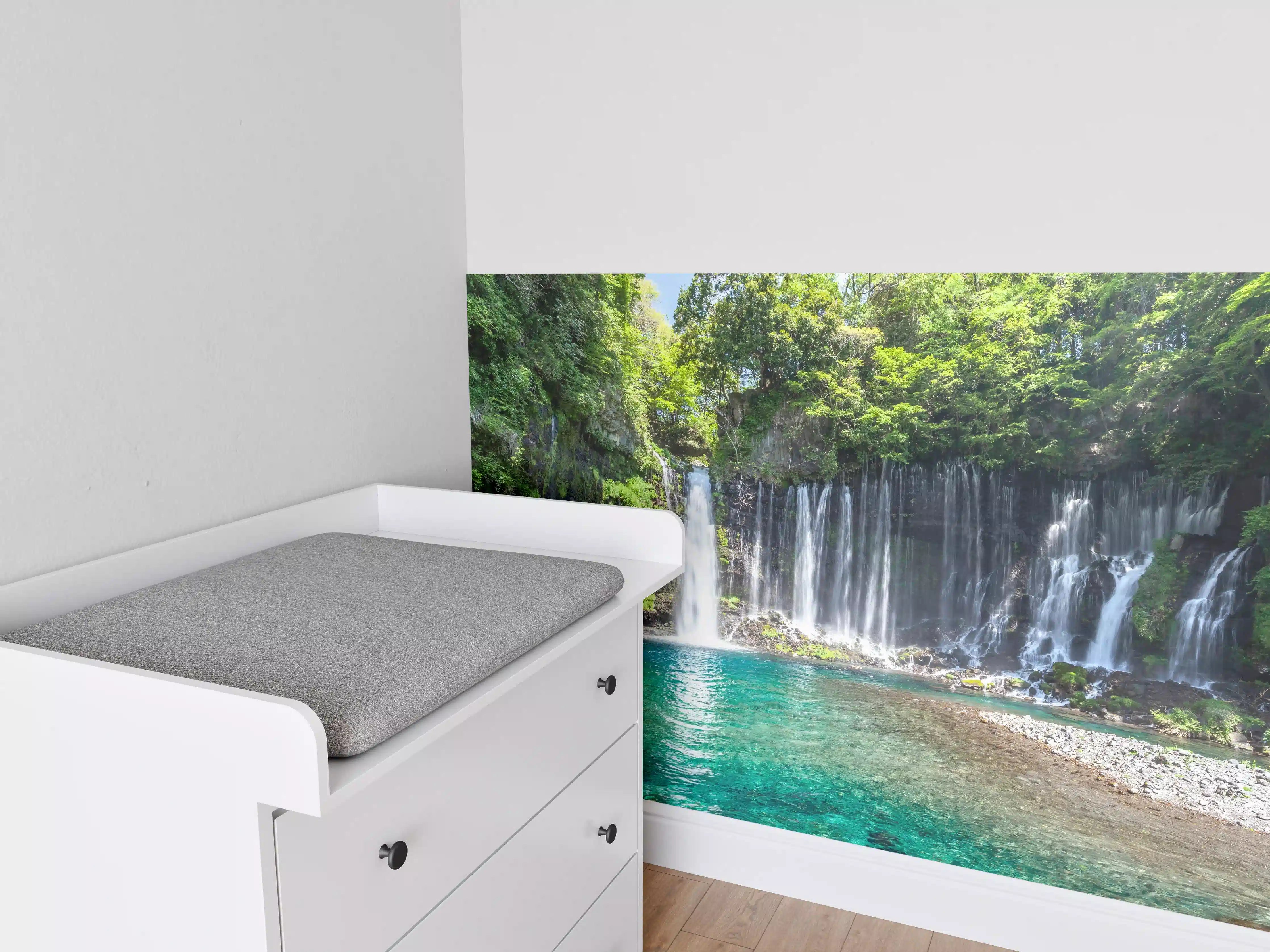 Babyzimmer Wandgestaltung - Sonniger Shiraito-Wasserfall