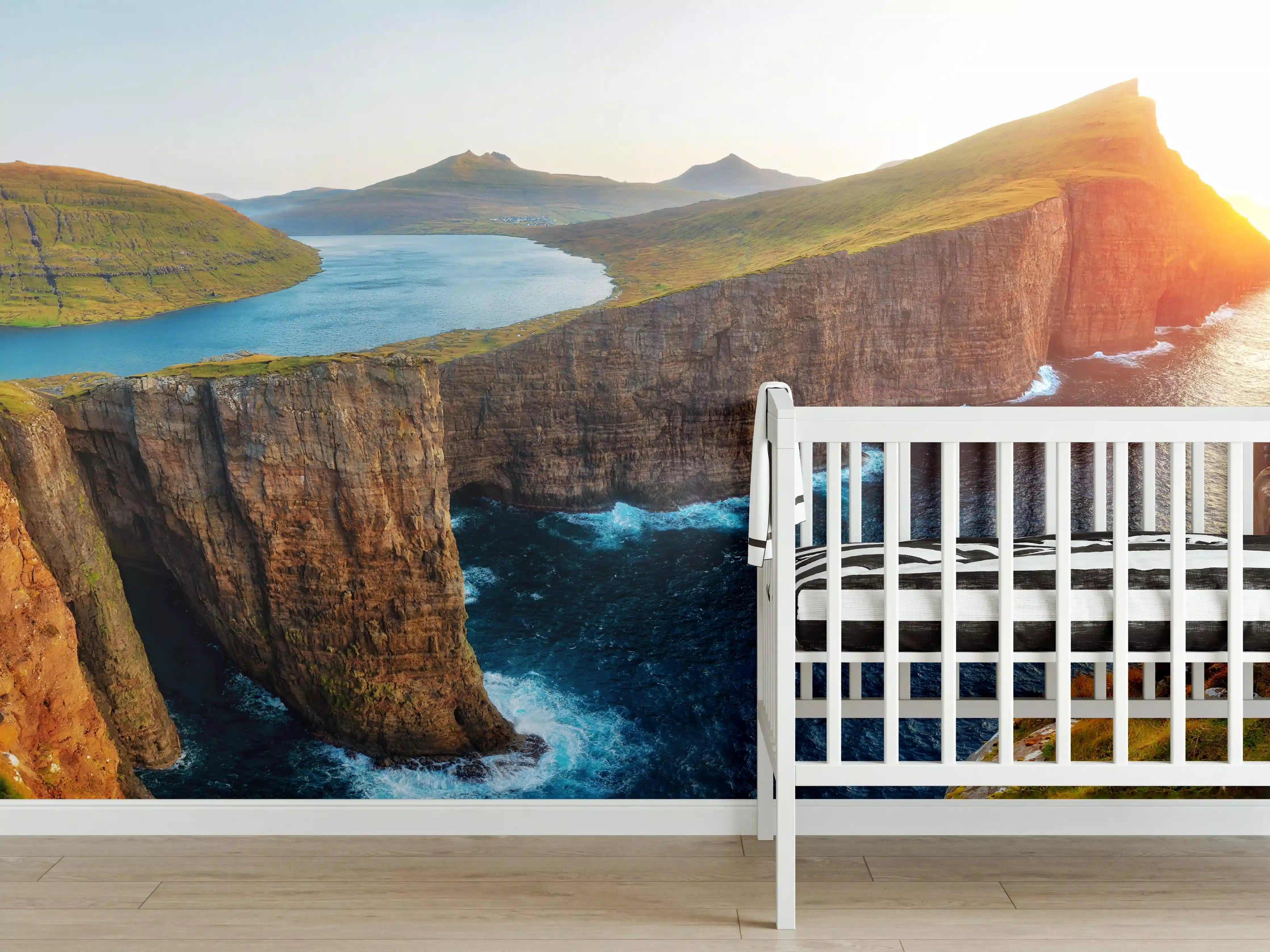 Babyzimmer Wandgestaltung - Sorvagsvatn See und mit Wasserfall ins Meer an der Färöer
