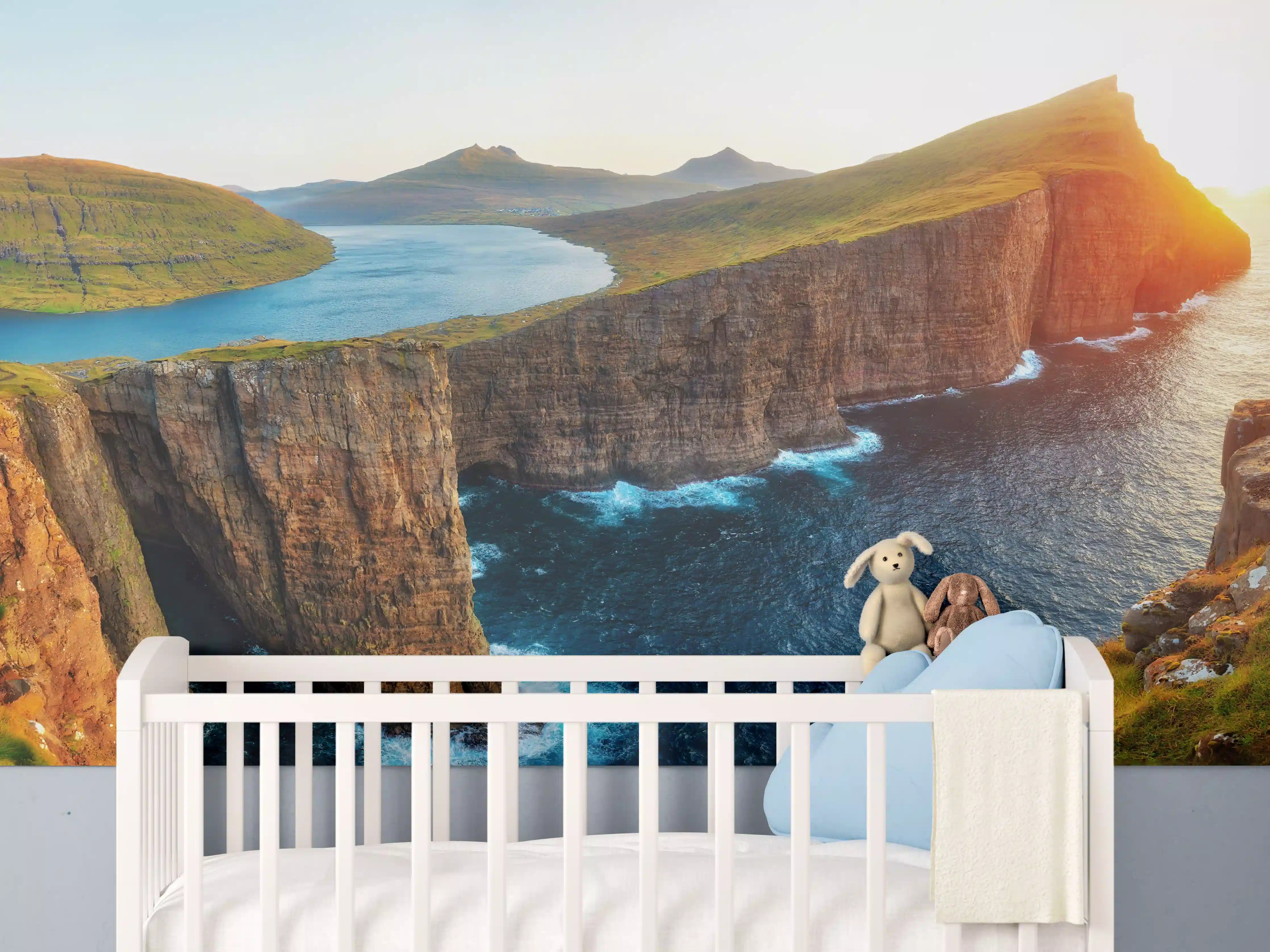 Babyzimmer Wandgestaltung - Sorvagsvatn See und mit Wasserfall ins Meer an der Färöer