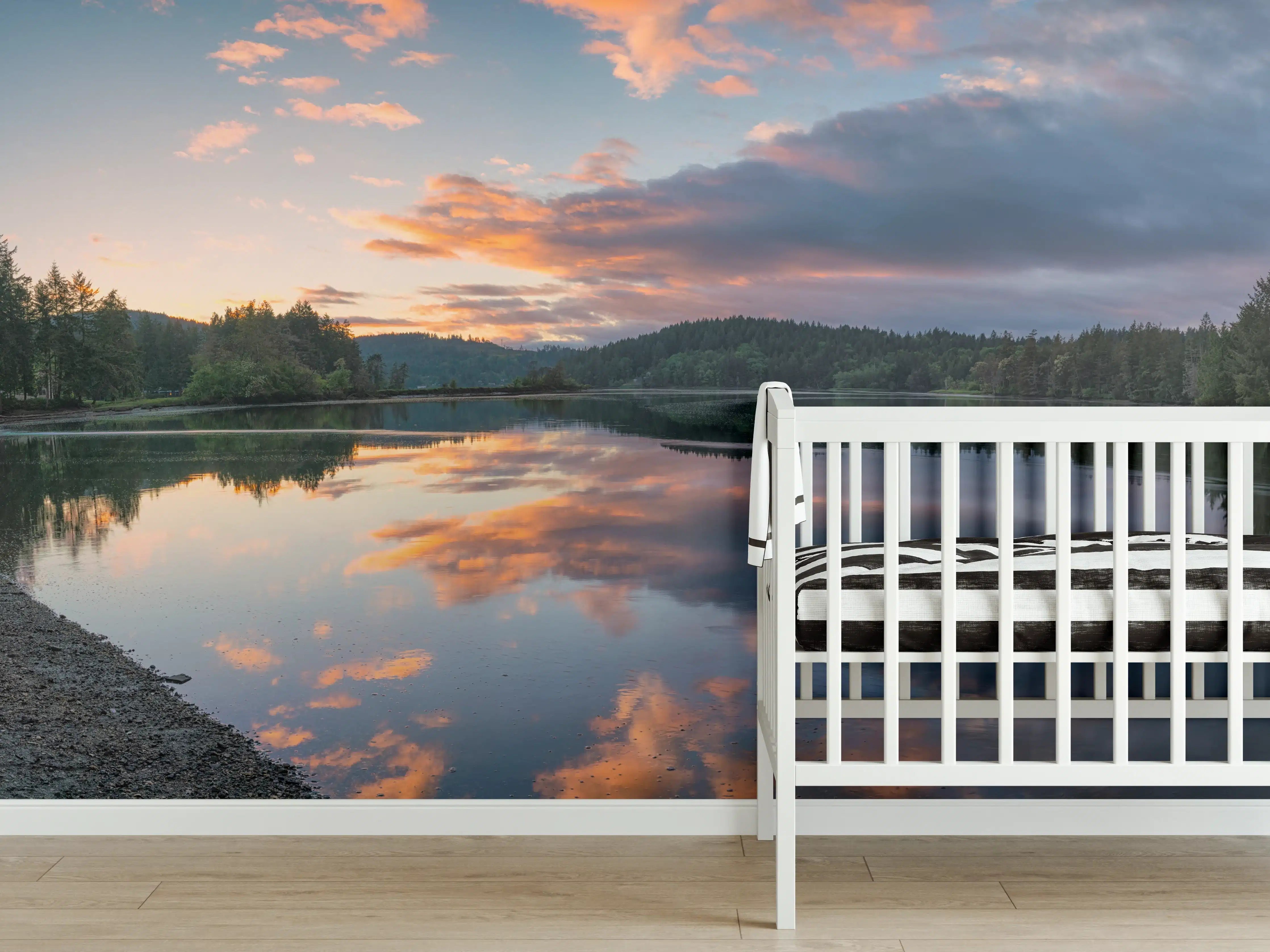 Babyzimmer Wandgestaltung - Spiegelnder See im Sonnenuntergang