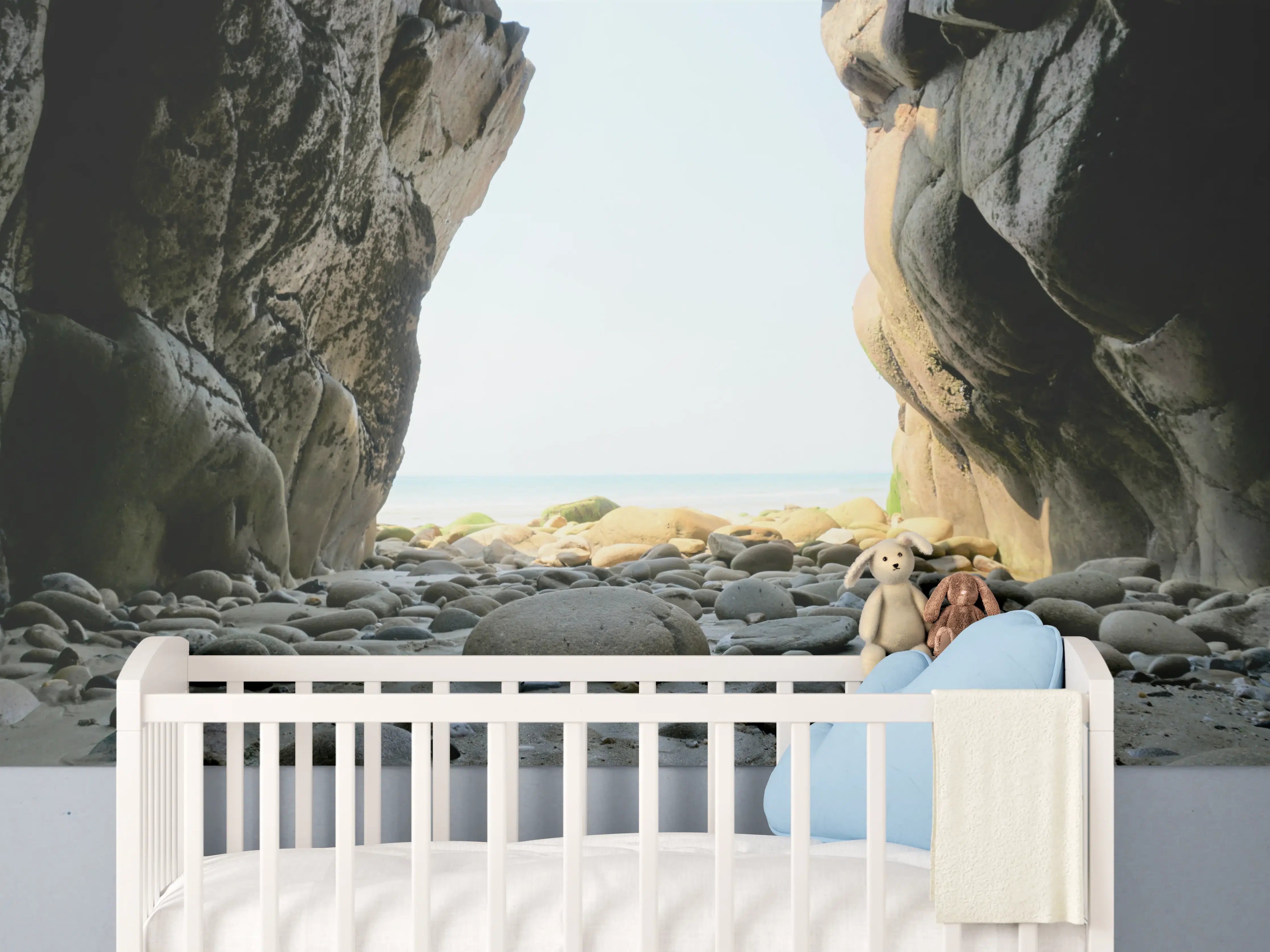 Babyzimmer Wandgestaltung - Steinstrand zwischen Felsen an Küste 