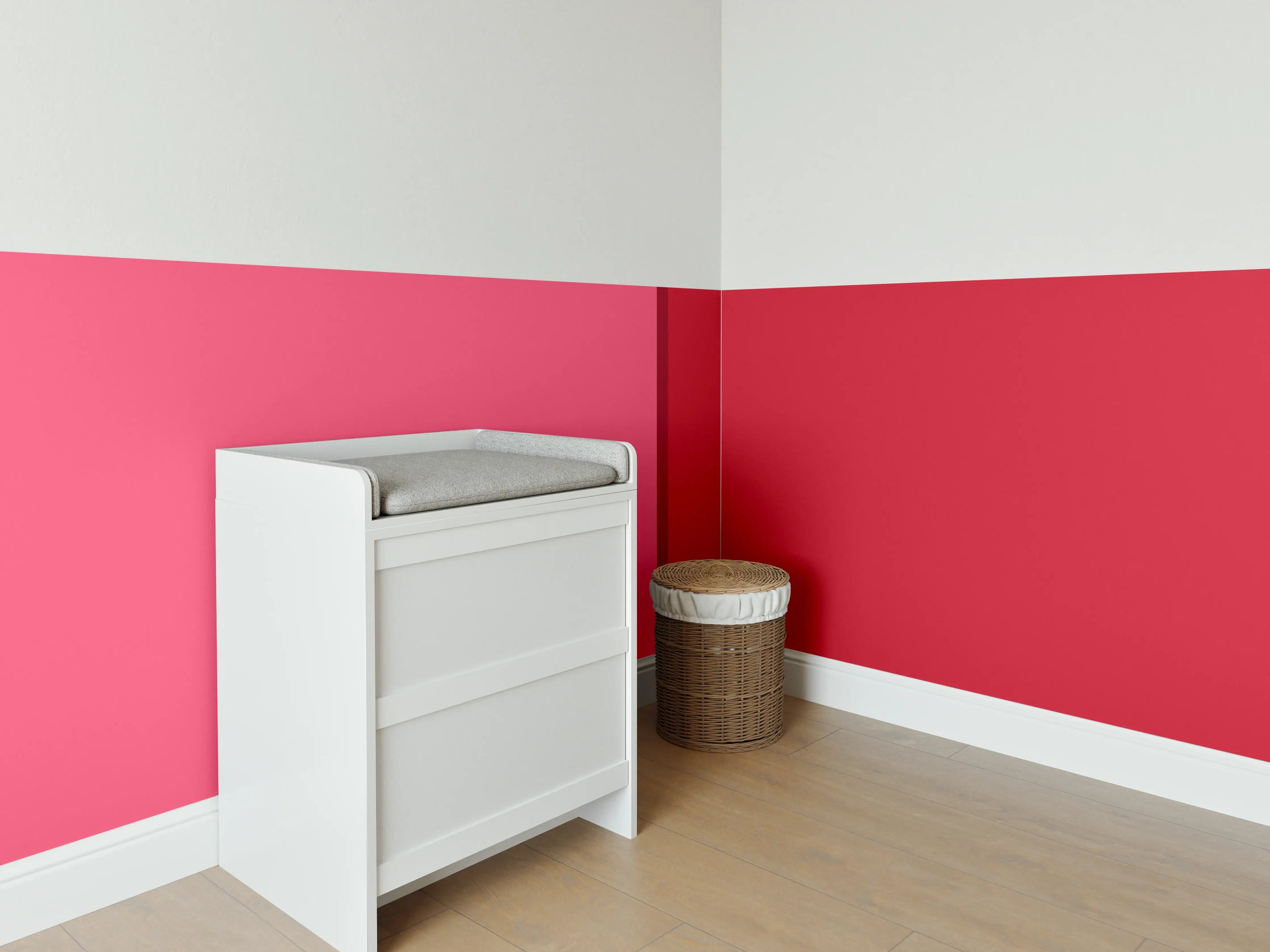 Babyzimmer Wandgestaltung - The Reds - Easy Vertikal - Pommagranate