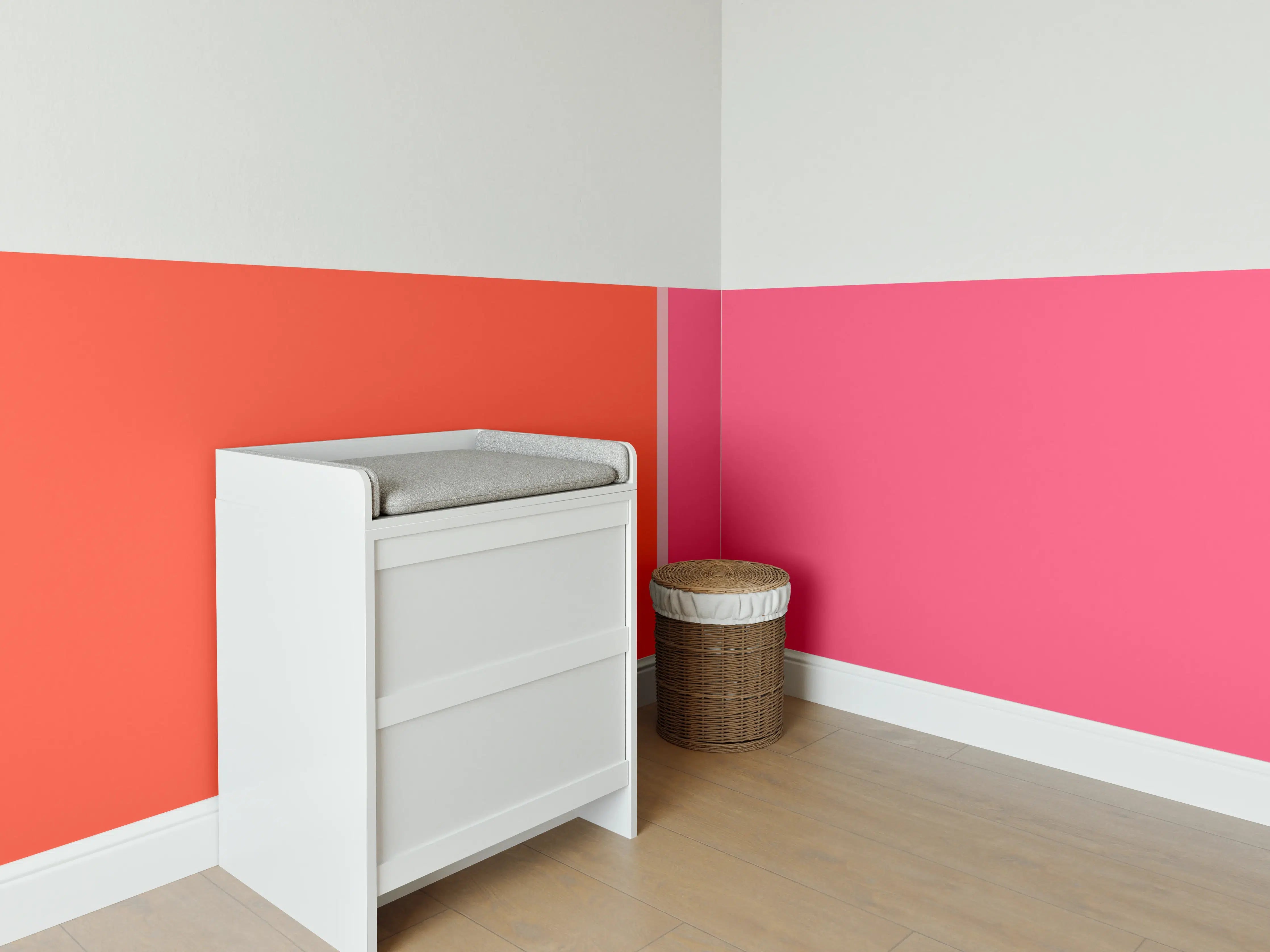 Babyzimmer Wandgestaltung - The Reds - Easy Vertikal - Strawberry