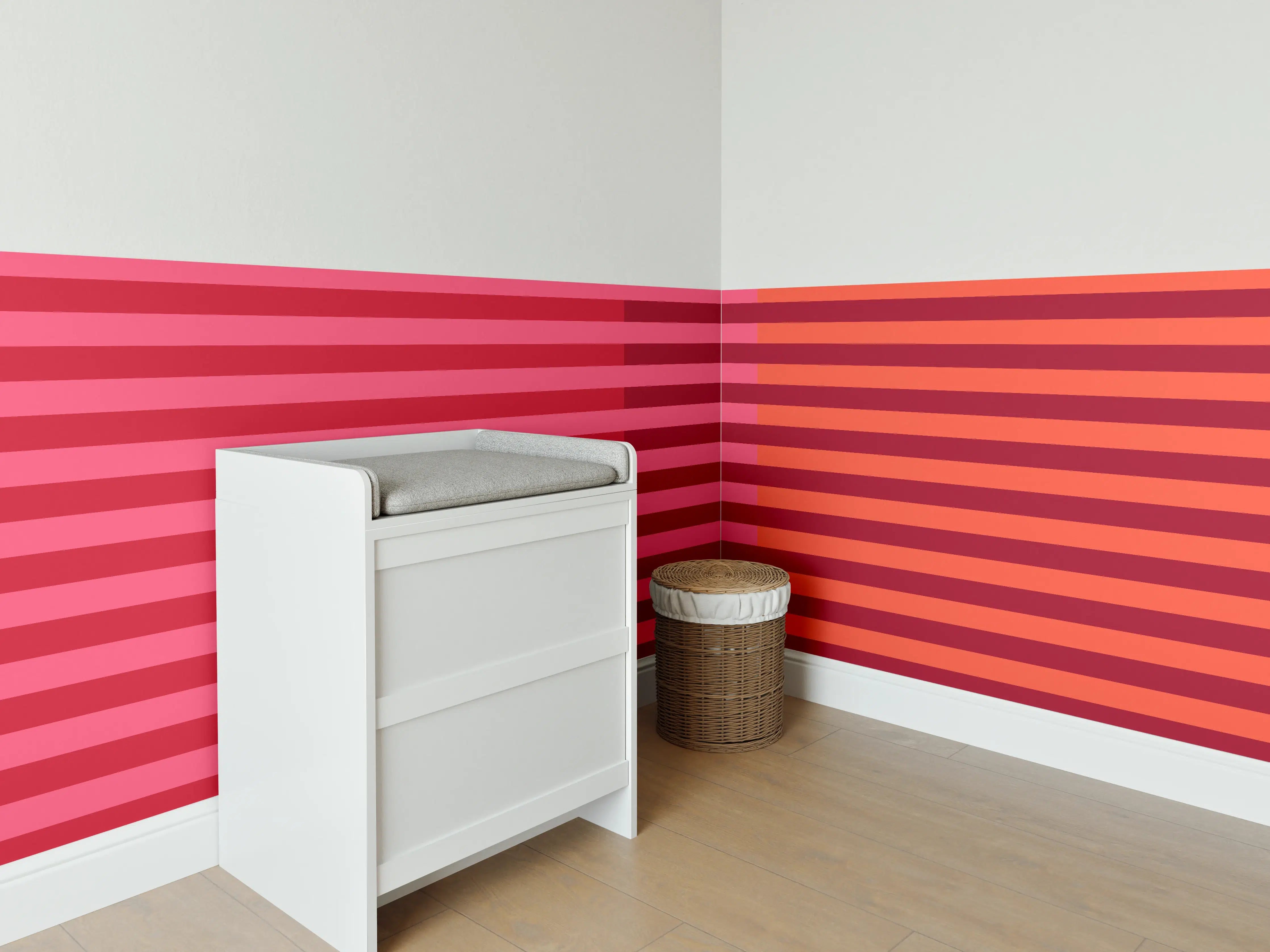 Babyzimmer Wandgestaltung - The Reds - Multy Stripes - Pomegranate