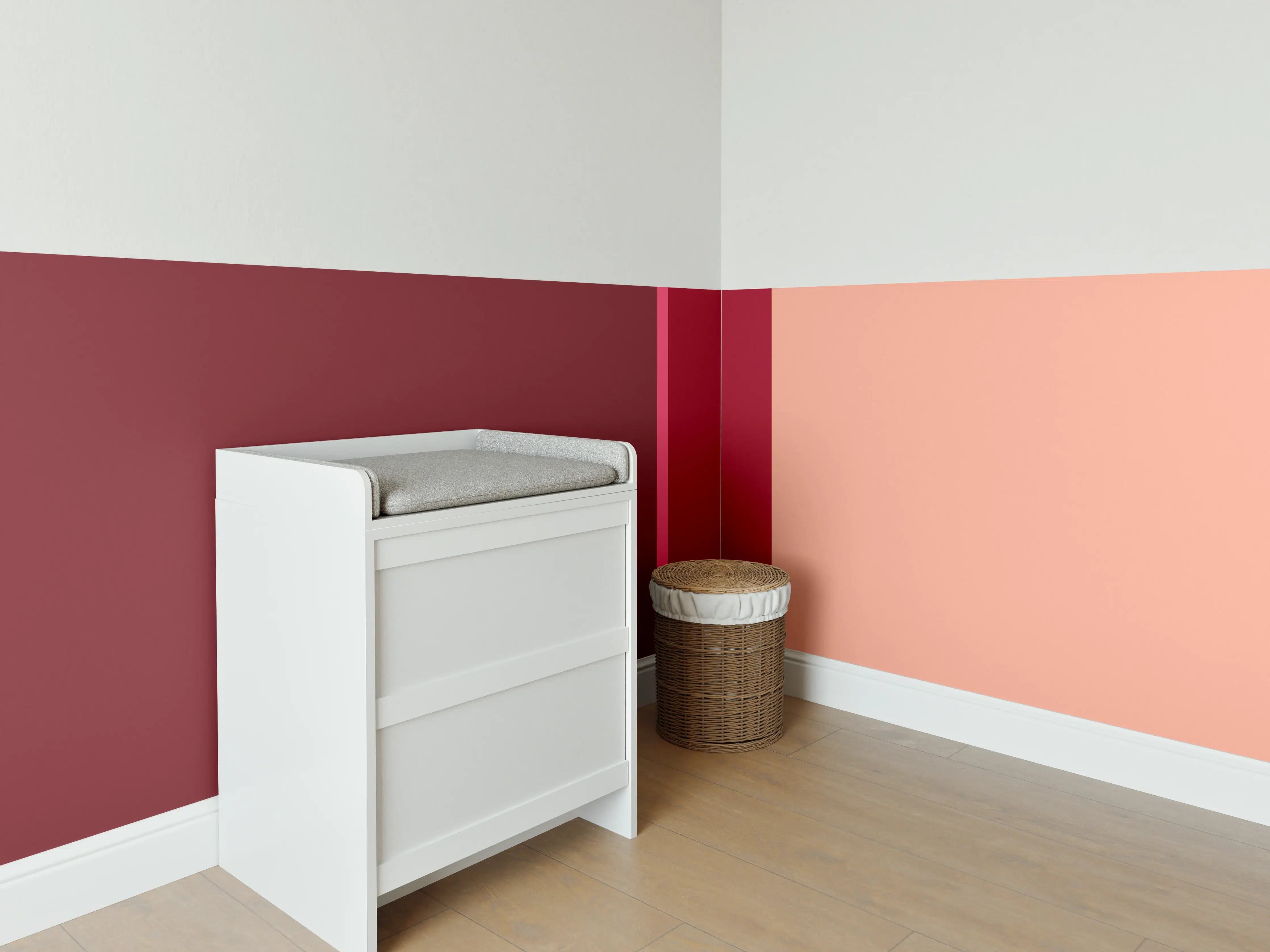 Babyzimmer Wandgestaltung - The Reds - Vertical - Cherry