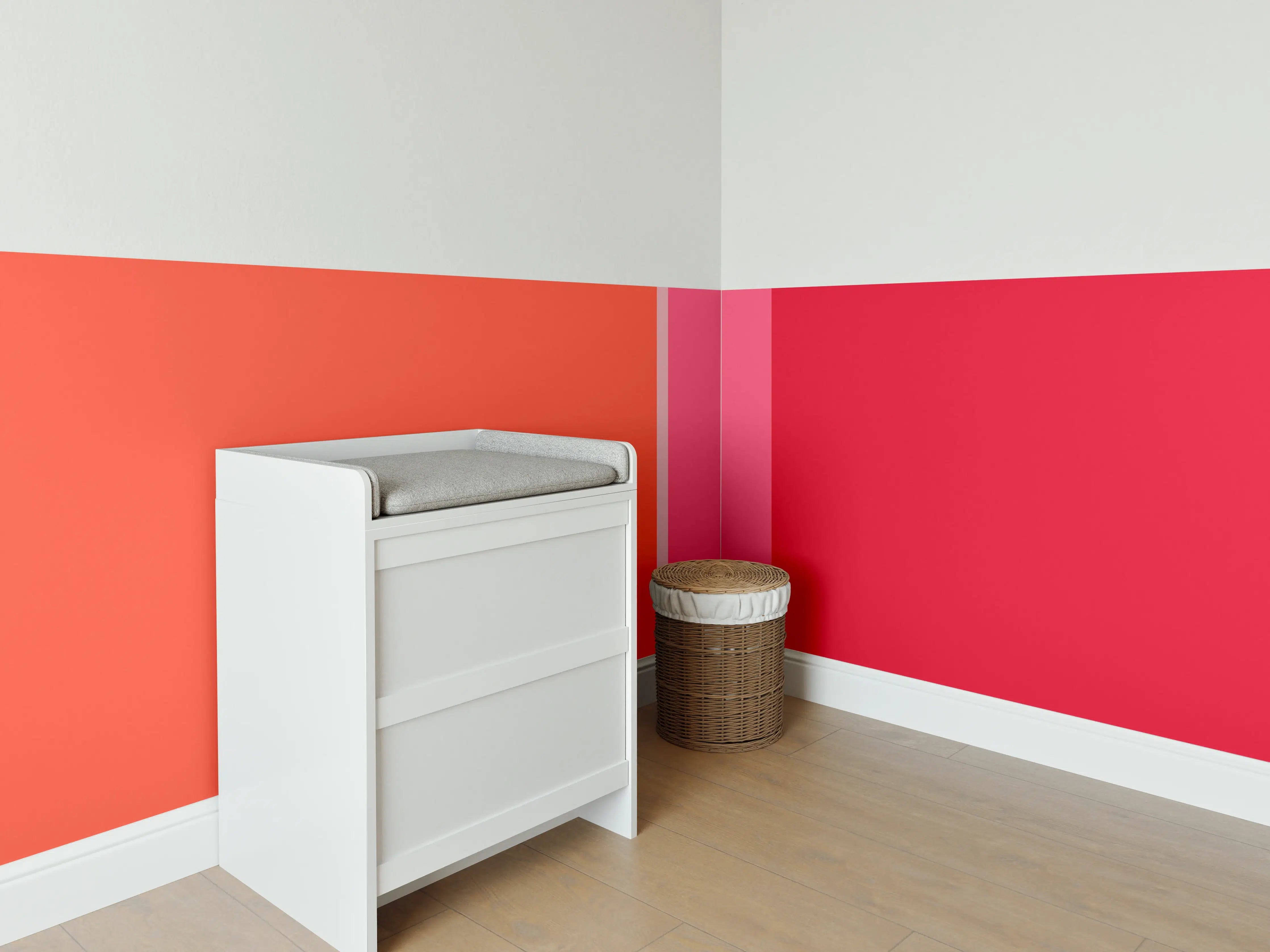 Babyzimmer Wandgestaltung - The Reds - Vertical - Strawberry