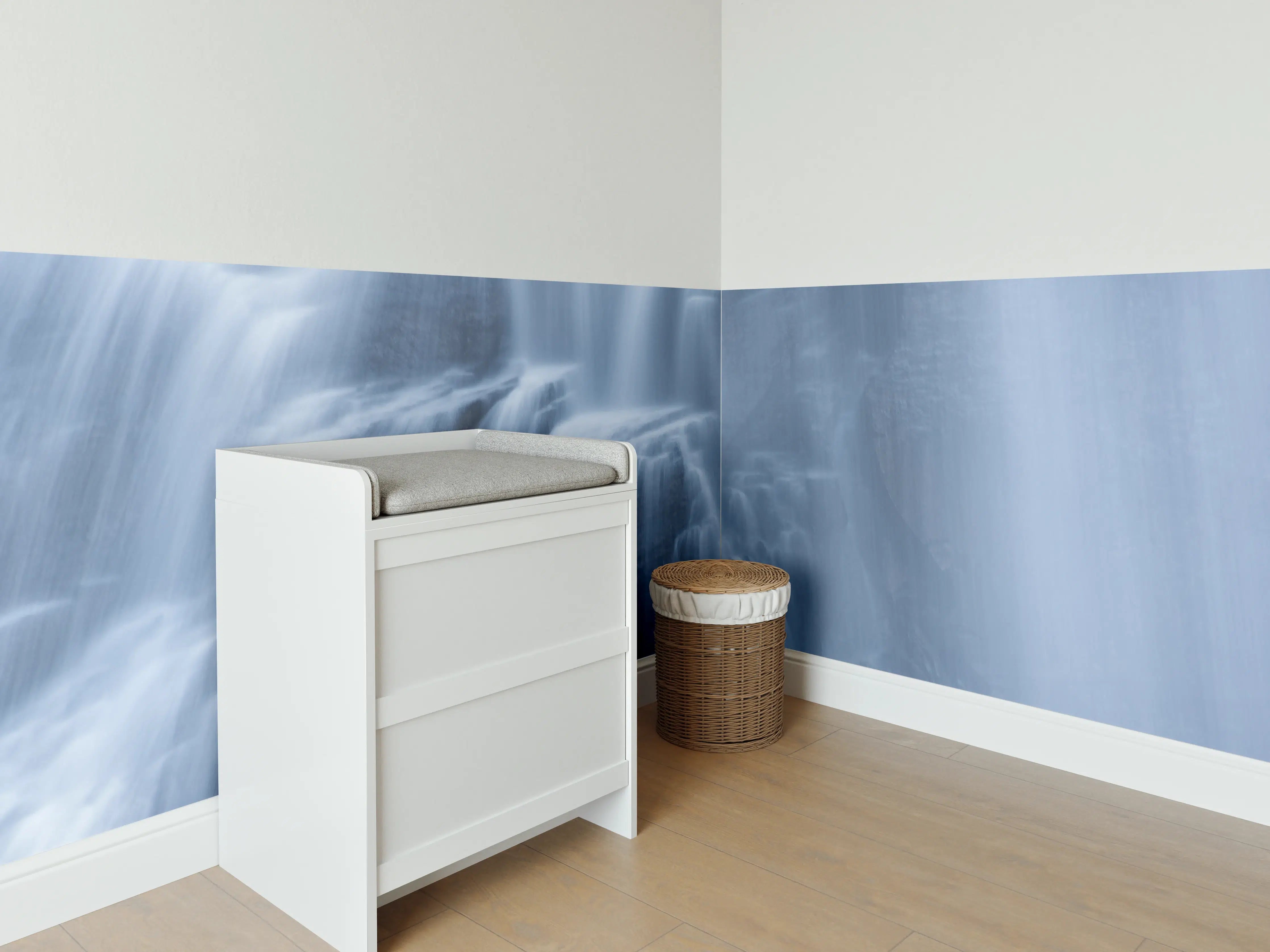 Babyzimmer Wandgestaltung - Traumartiger Wasserfall an Felsenwand