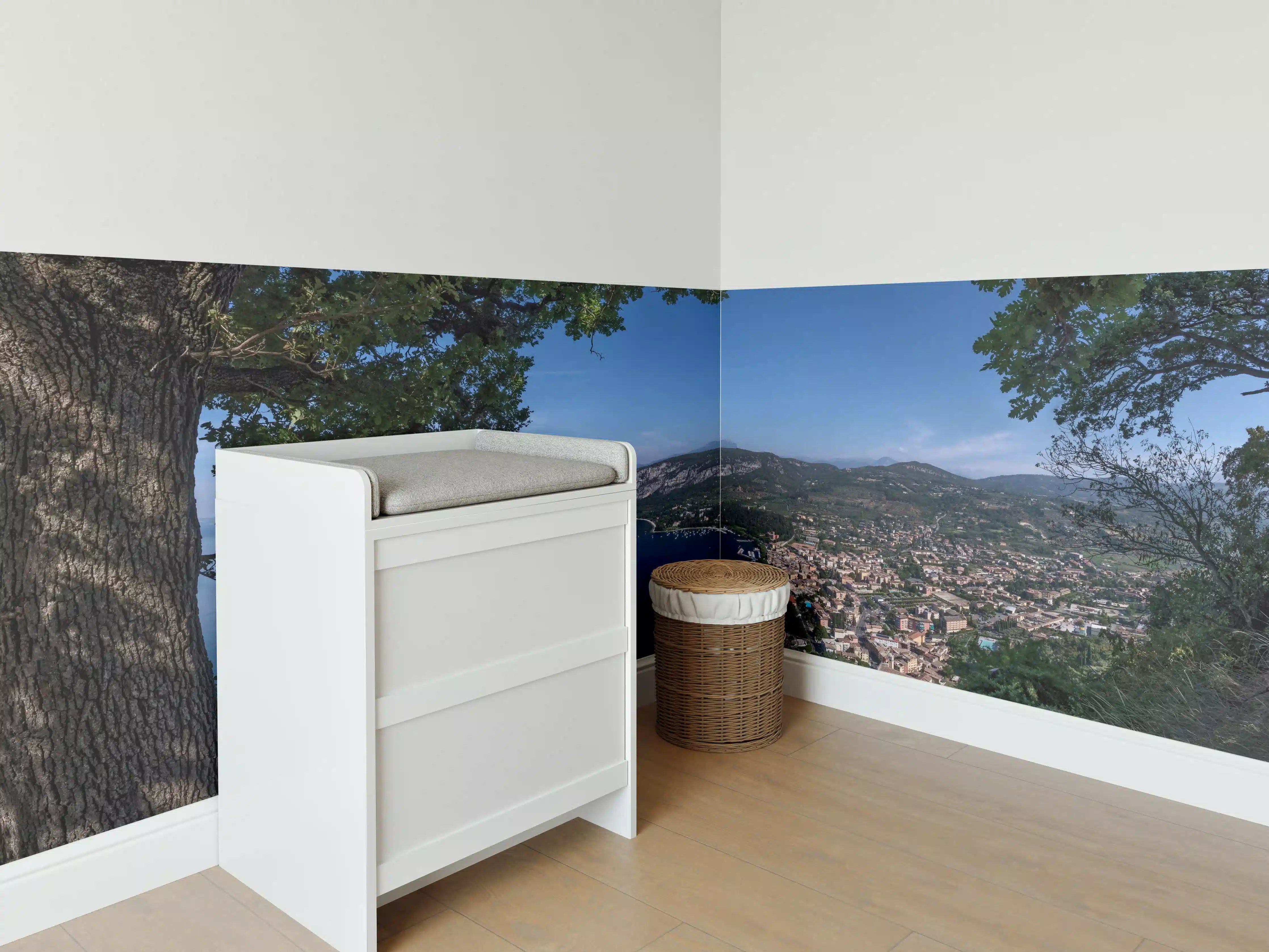 Babyzimmer Wandgestaltung - Traumhafter Ausblick auf Gardasee Italien