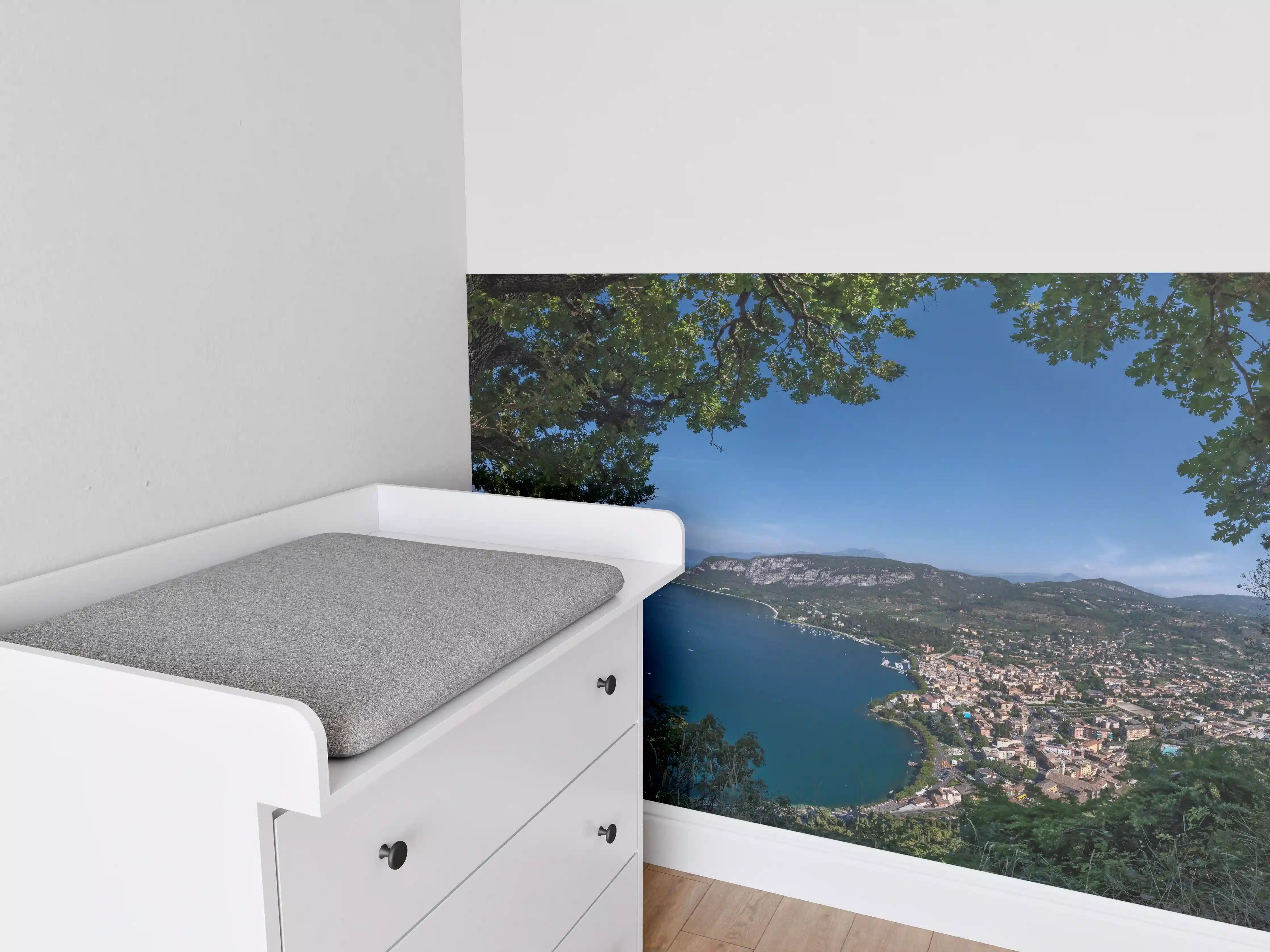 Babyzimmer Wandgestaltung - Traumhafter Ausblick auf Gardasee Italien