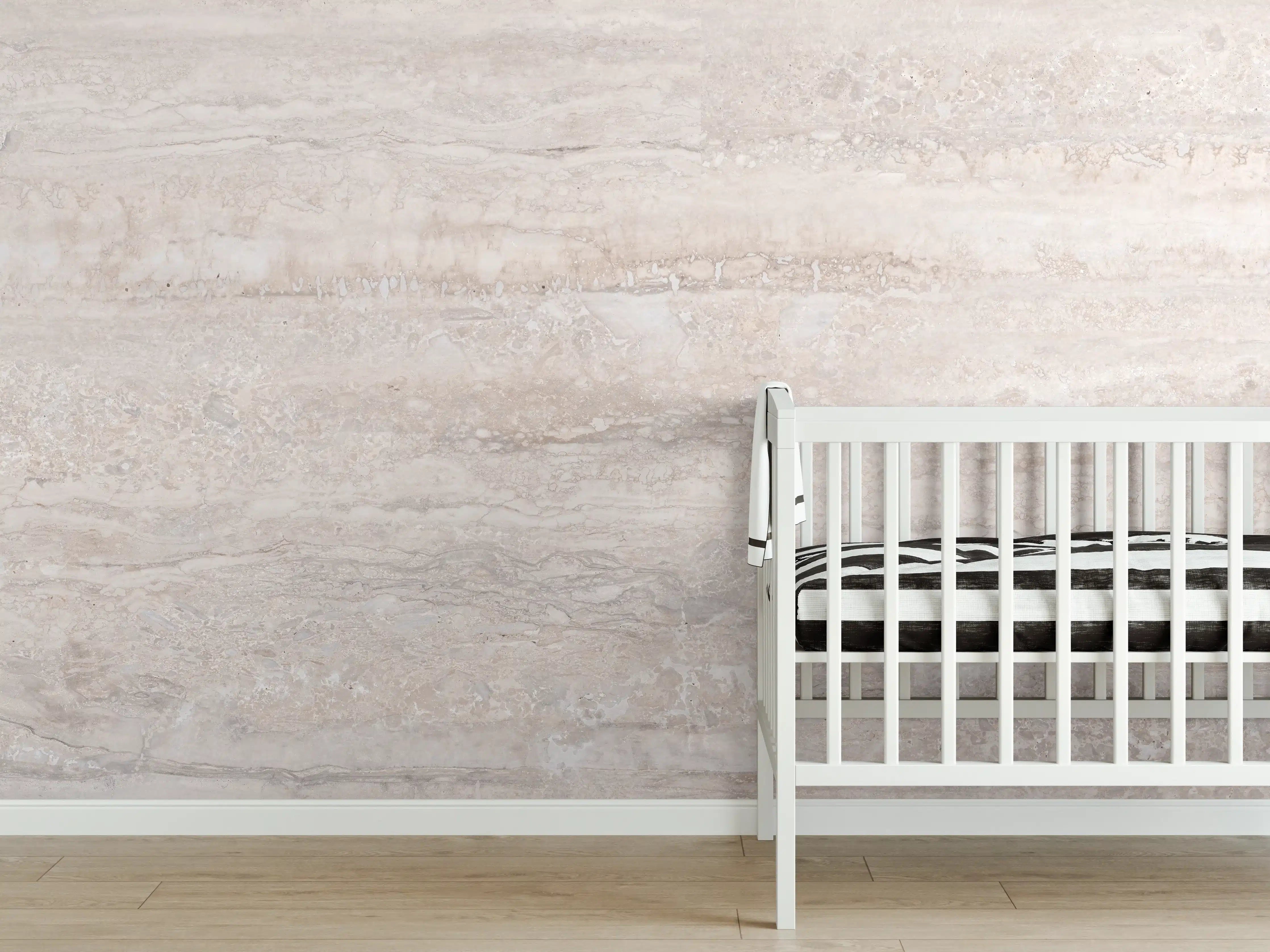 Babyzimmer Wandgestaltung - Travertinmarmor in hellen Brauntönen