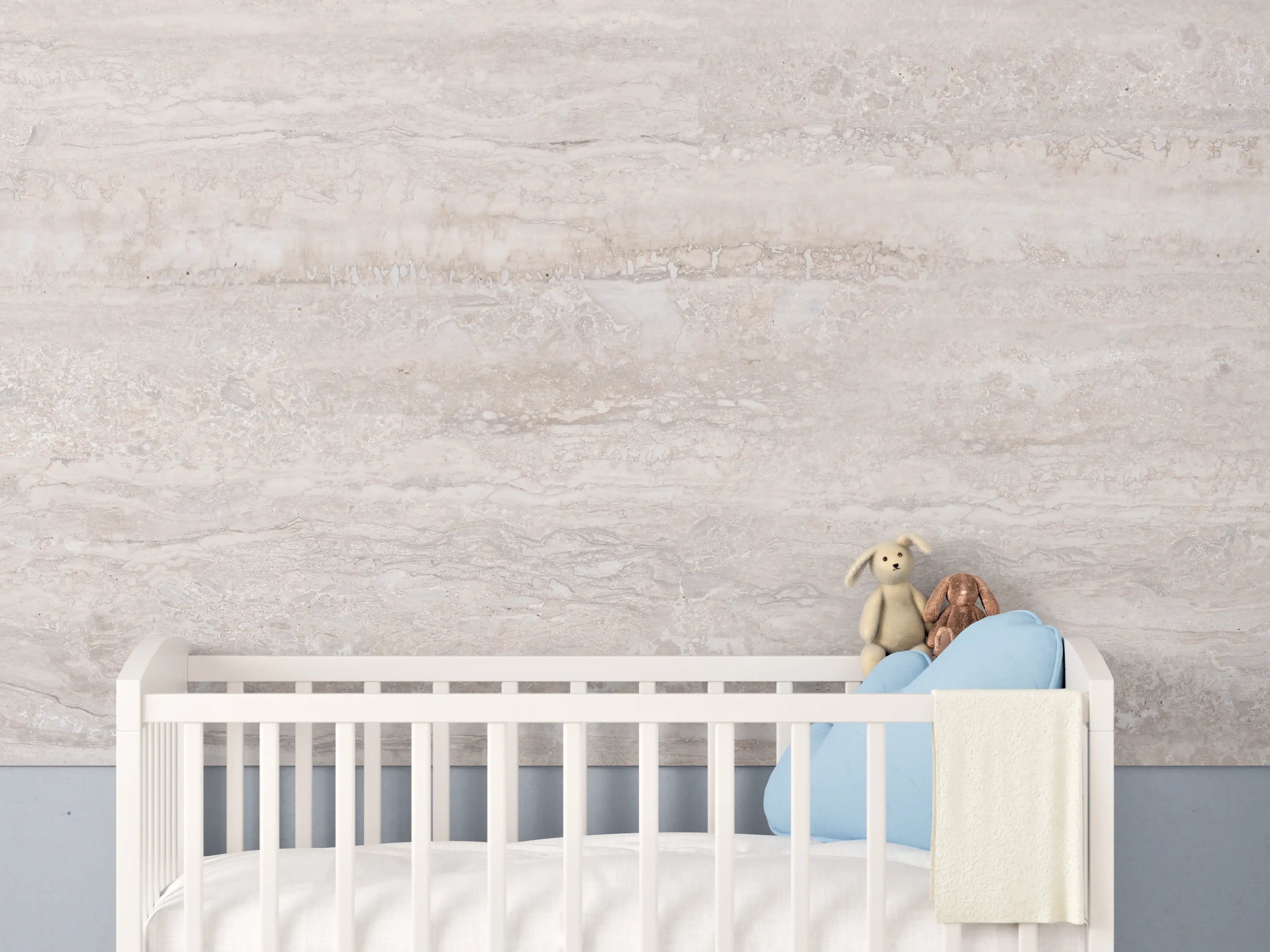Babyzimmer Wandgestaltung - Travertinmarmor in hellen Brauntönen