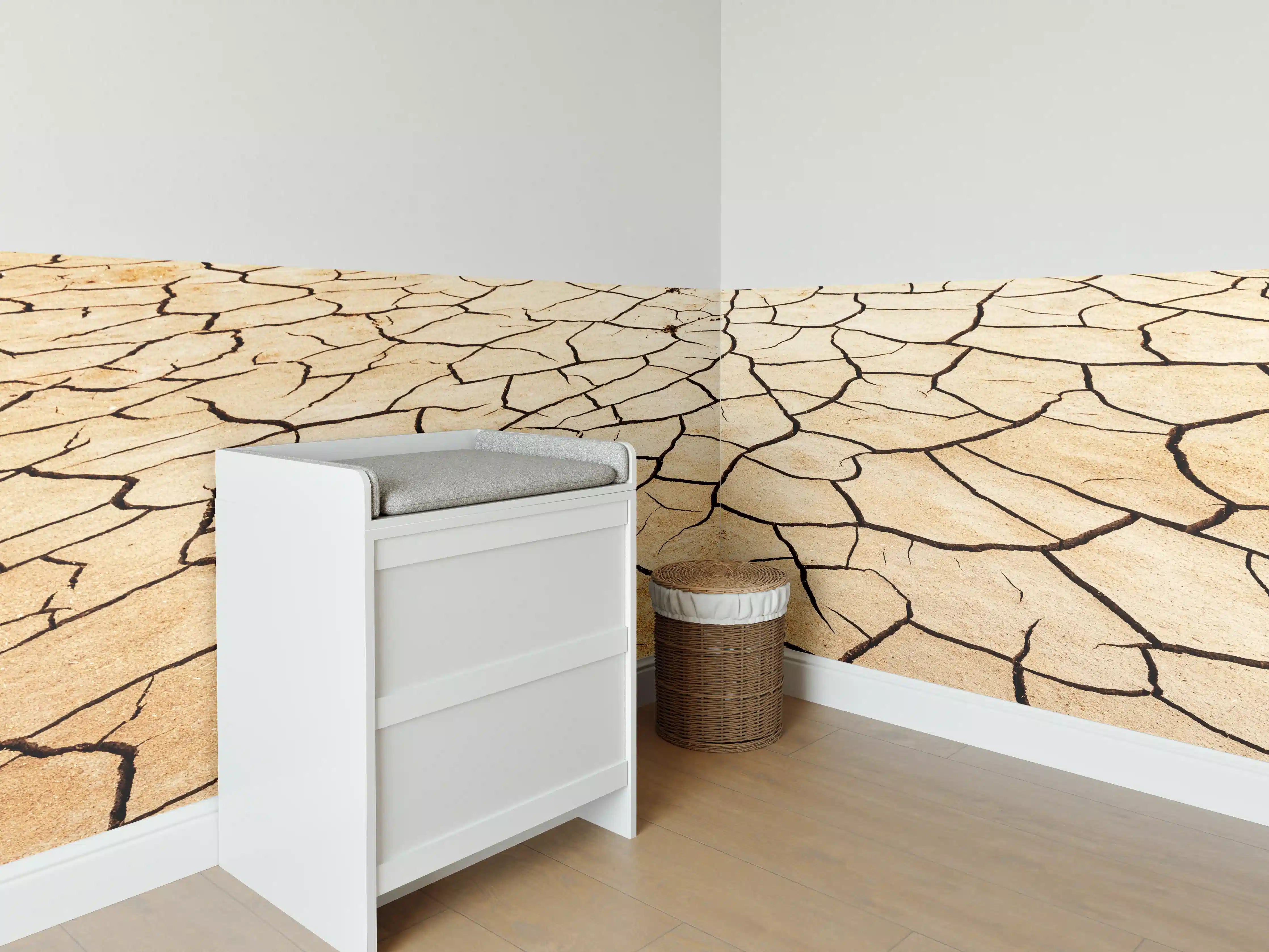Babyzimmer Wandgestaltung - Trockener Boden mit Rissen