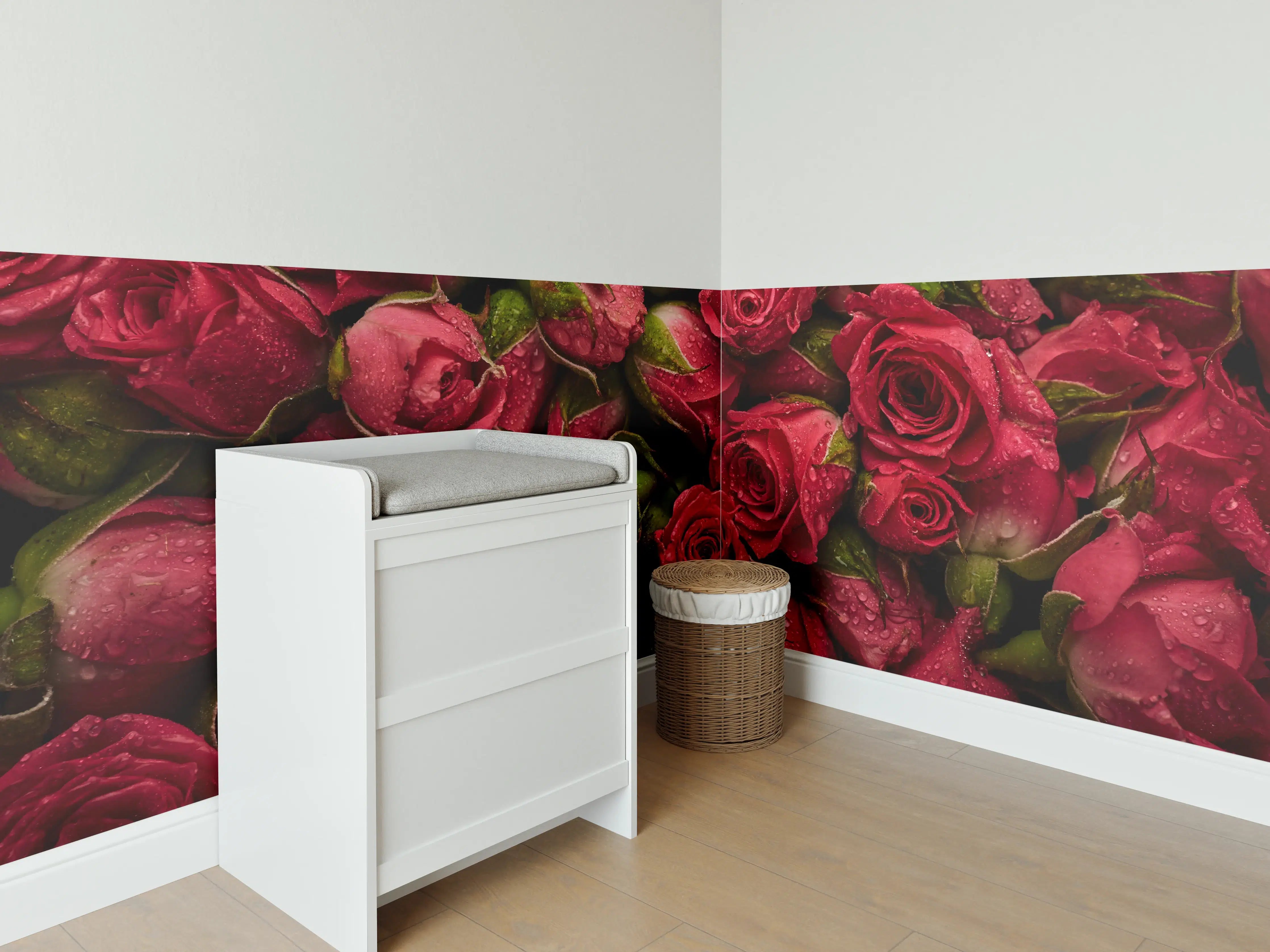 Babyzimmer Wandgestaltung - Tropfen auf roten Rosen