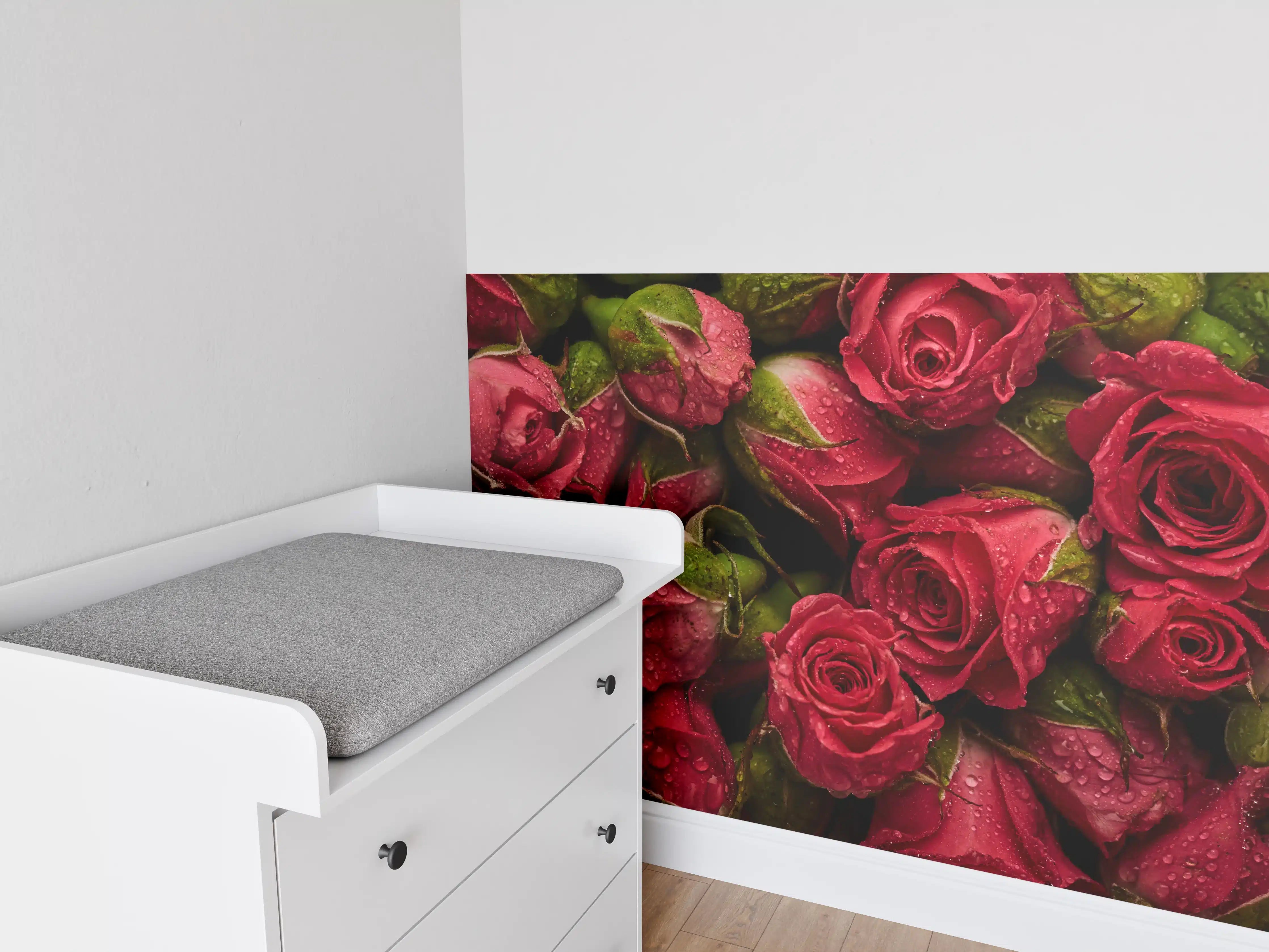 Babyzimmer Wandgestaltung - Tropfen auf roten Rosen