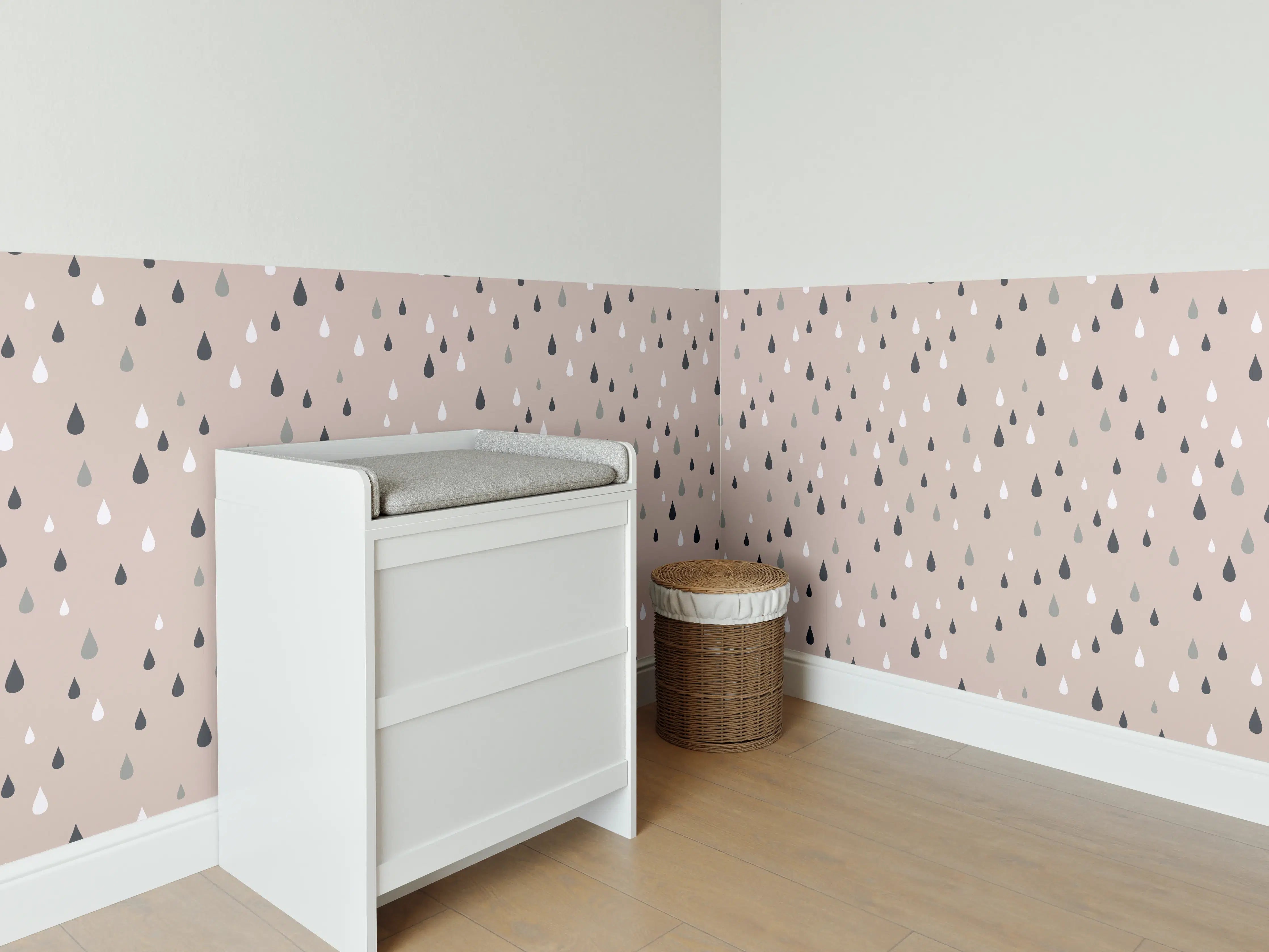 Babyzimmer Wandgestaltung - Tropfende Regentropfen auf beigem Hintergrund