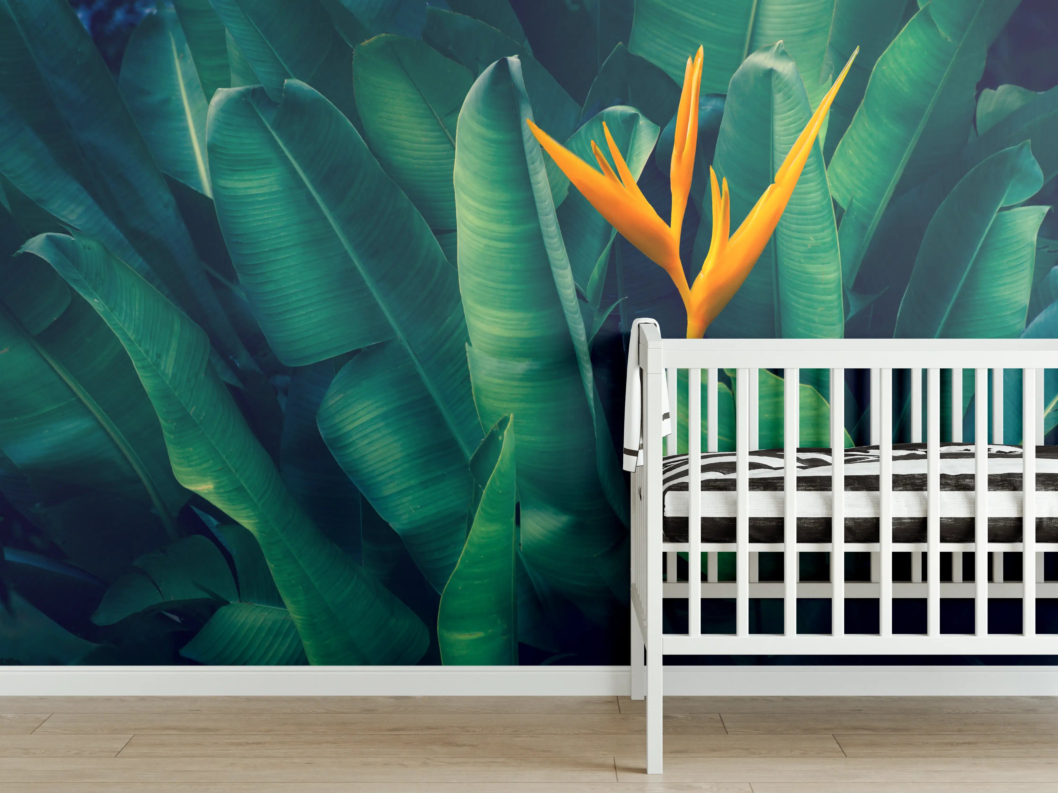 Babyzimmer Wandgestaltung - Tropische Blätter mit orangefarbiger Blume
