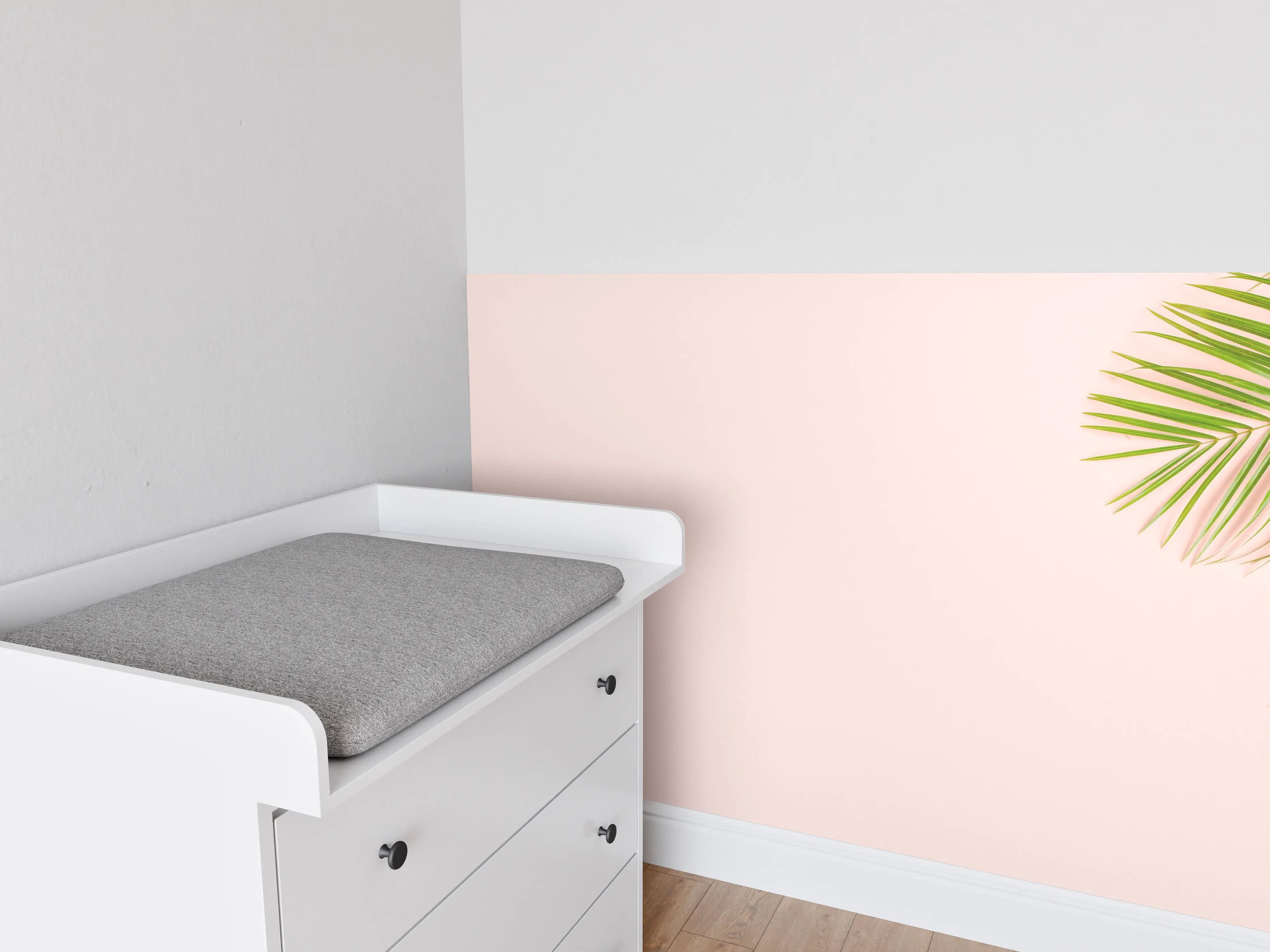 Babyzimmer Wandgestaltung - Tropische Palmenblätter mit Strohhut