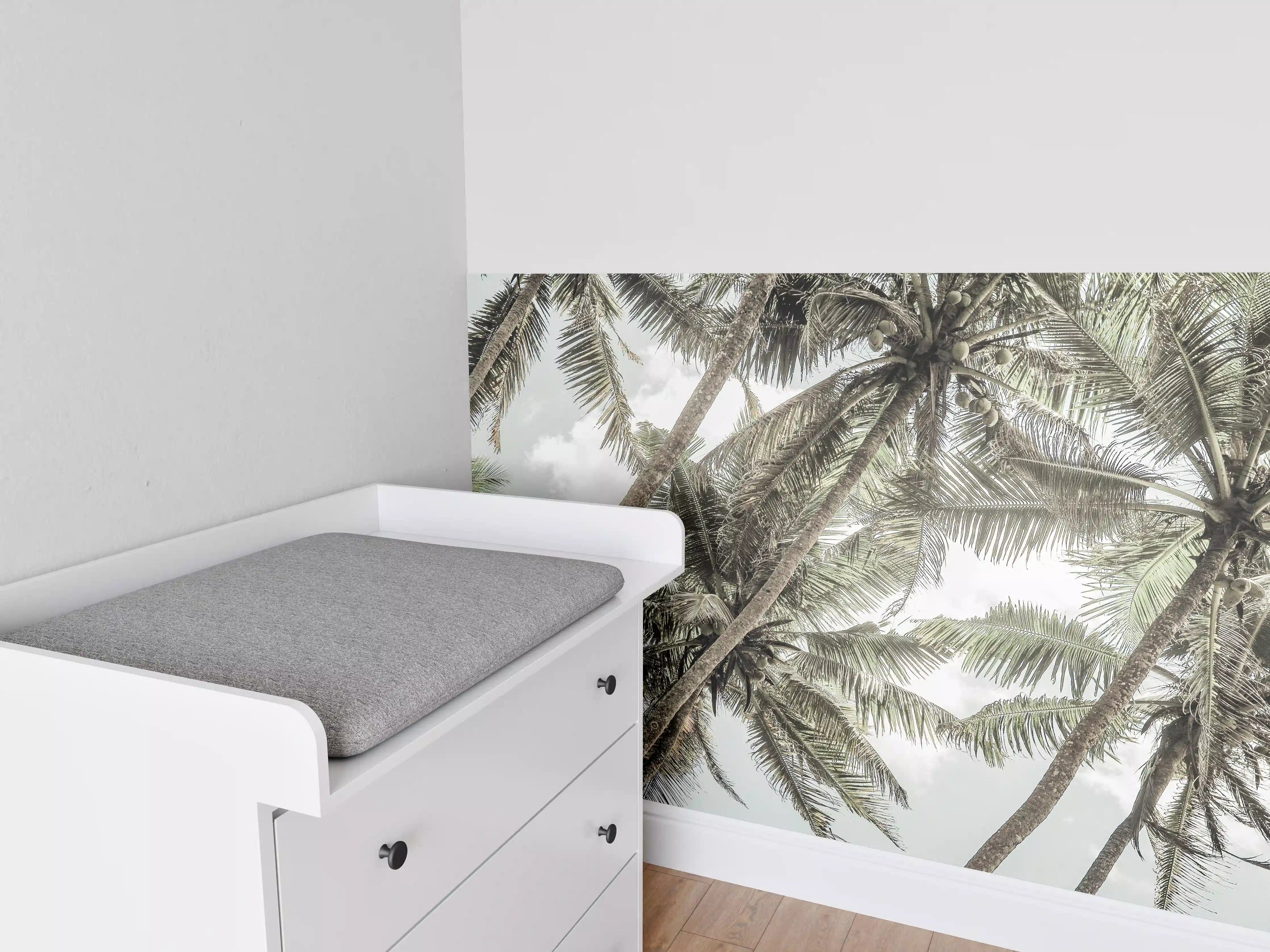 Babyzimmer Wandgestaltung - Tropische Palmenhimmel-Stimmung