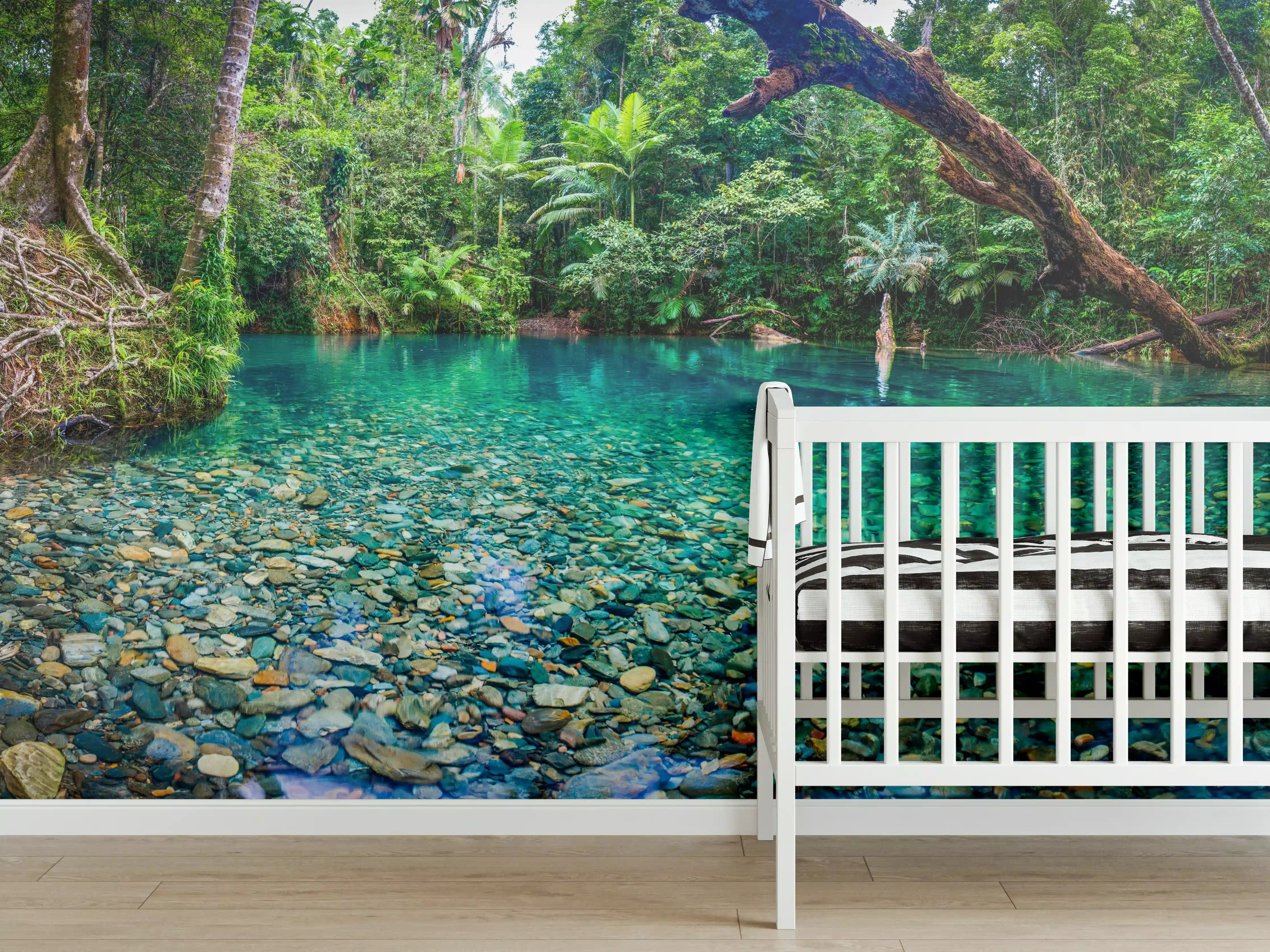 Babyzimmer Wandgestaltung - Tropischer Bach mit klarem Wasser