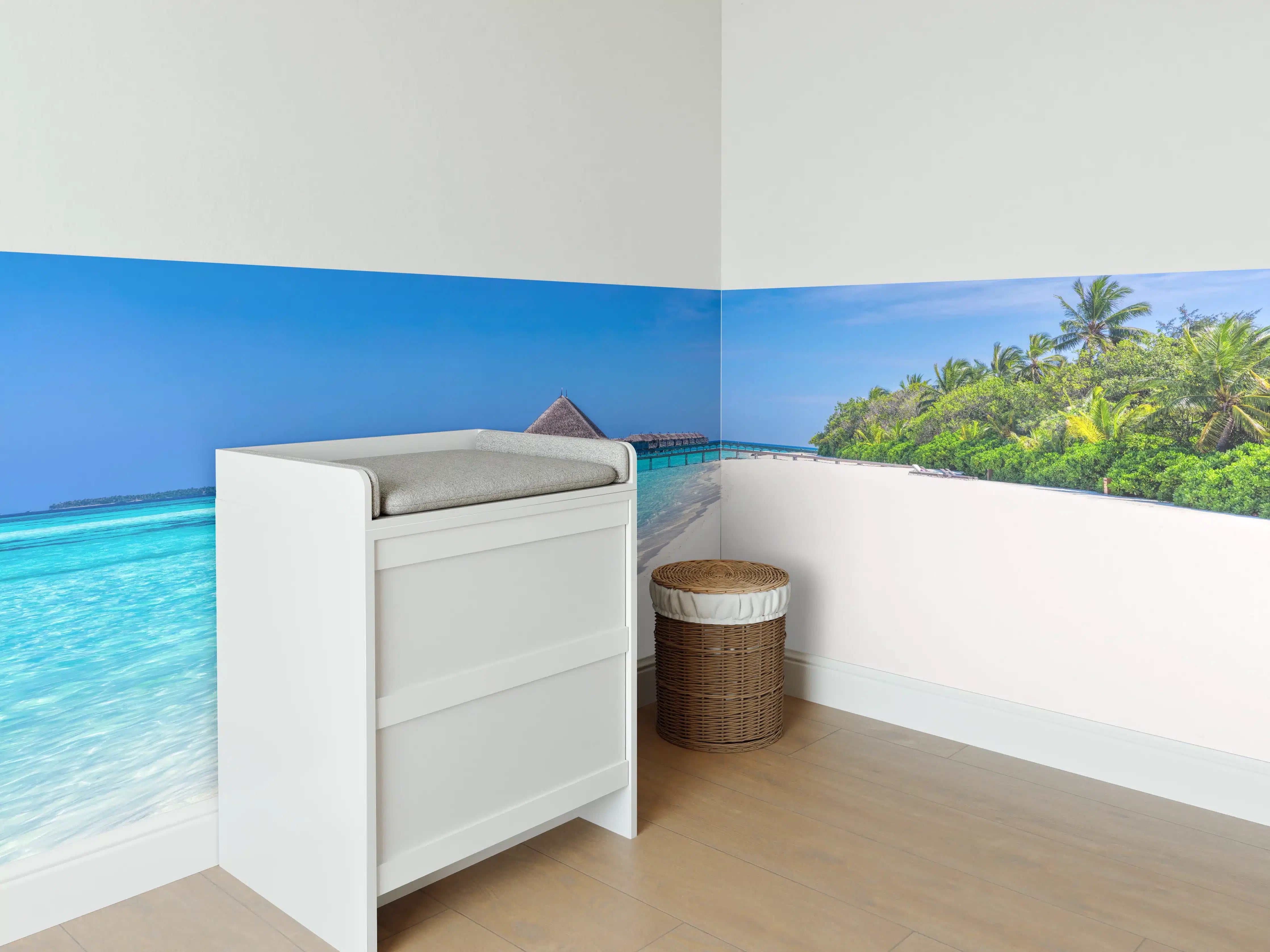 Babyzimmer Wandgestaltung - Tropisches Paradies am weißen Sandstrand