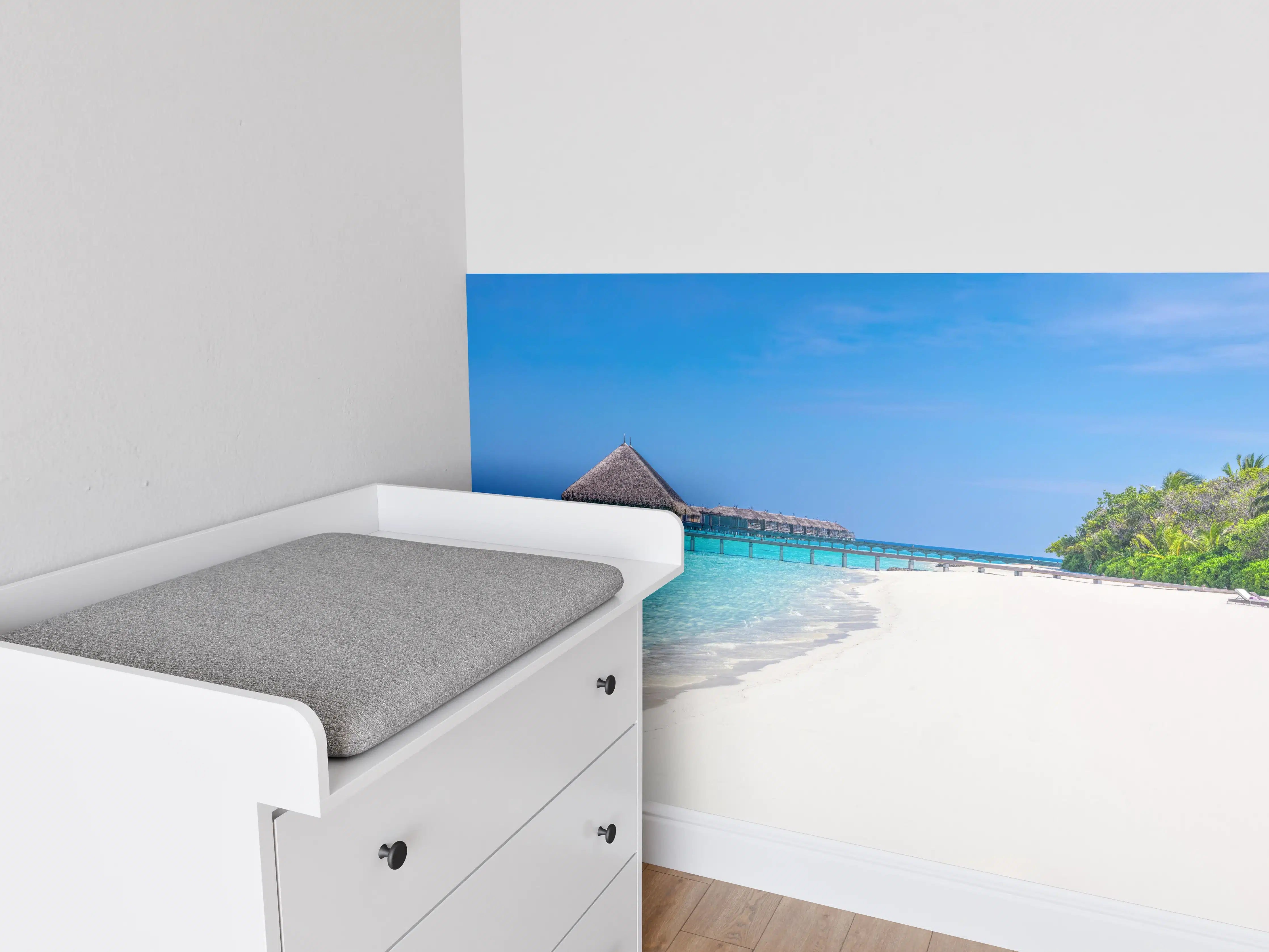 Babyzimmer Wandgestaltung - Tropisches Paradies am weißen Sandstrand