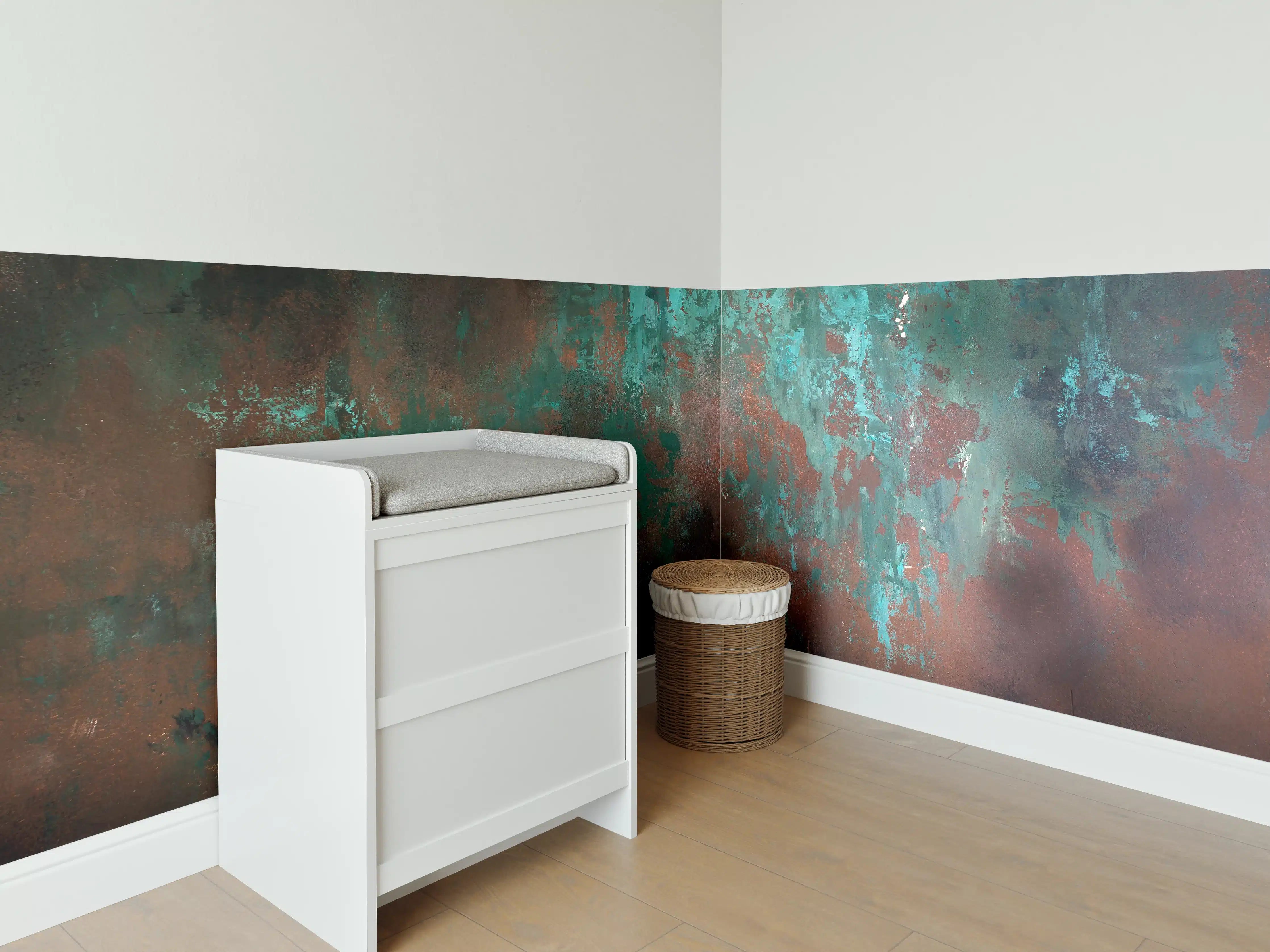Babyzimmer Wandgestaltung - Türkis-Braune Metall-Oberfläche mit Patina