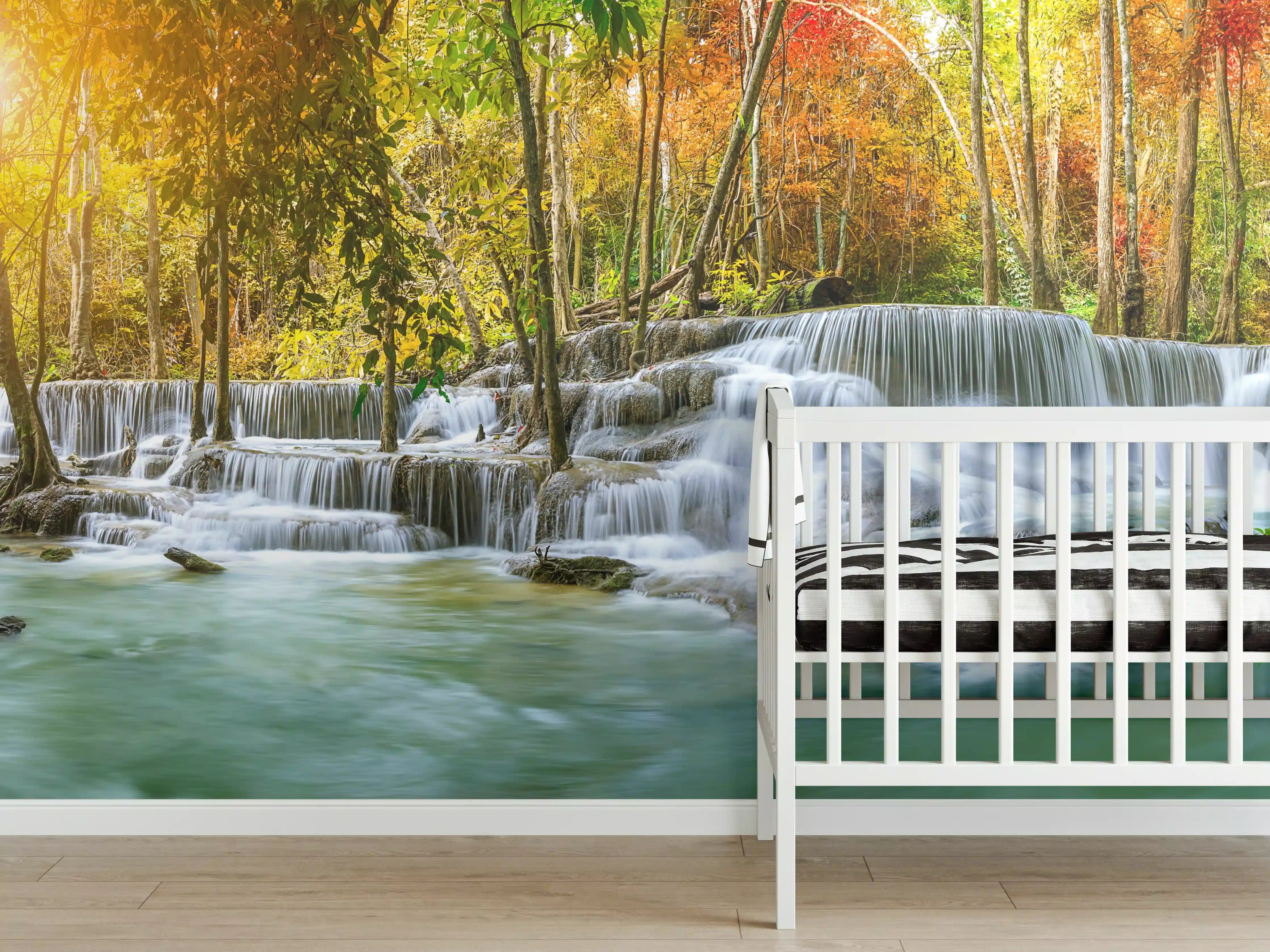 Babyzimmer Wandgestaltung - Türkis-Grüner Wasserfall im Herbst