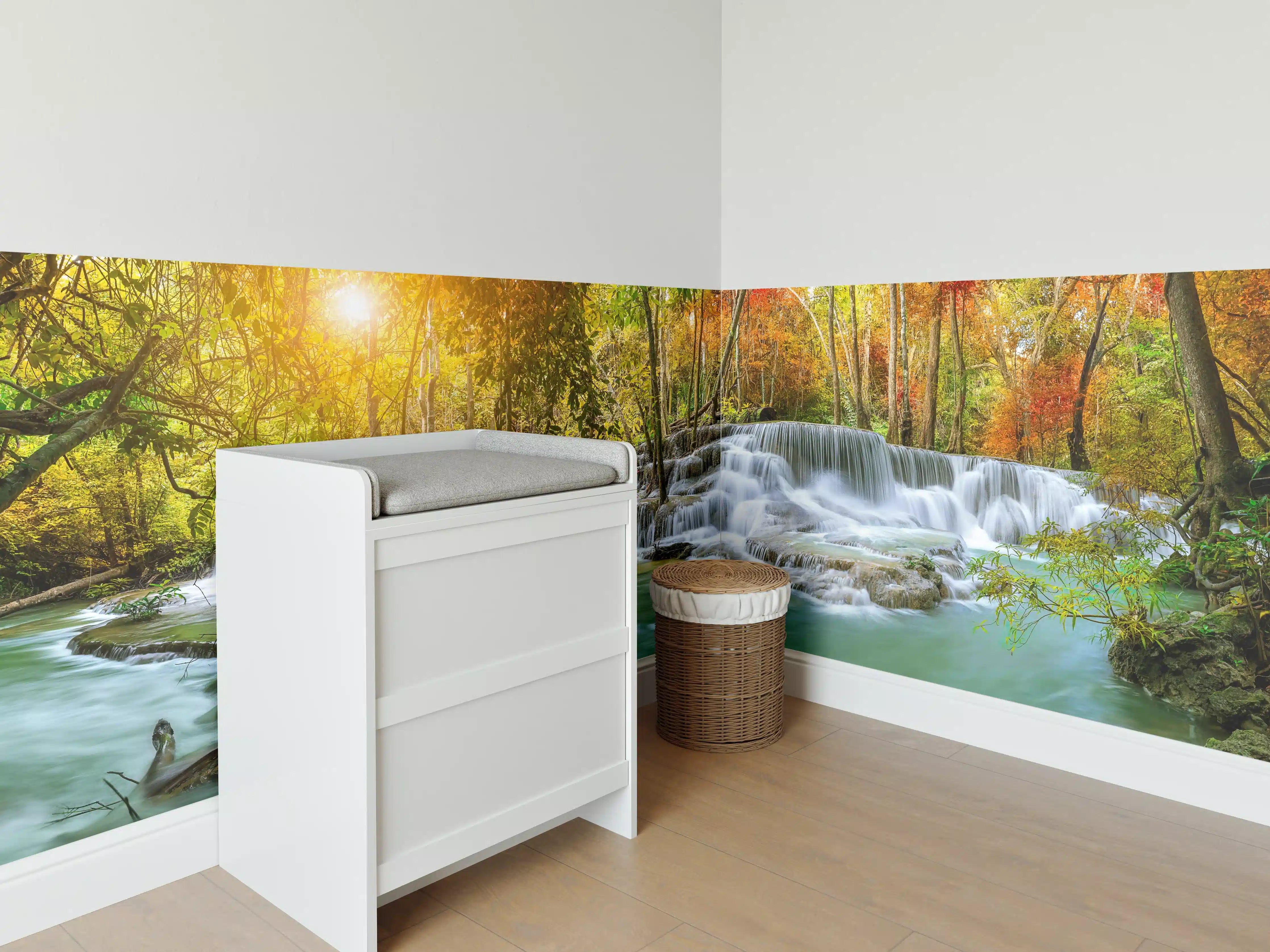 Babyzimmer Wandgestaltung - Türkis-Grüner Wasserfall im Herbst