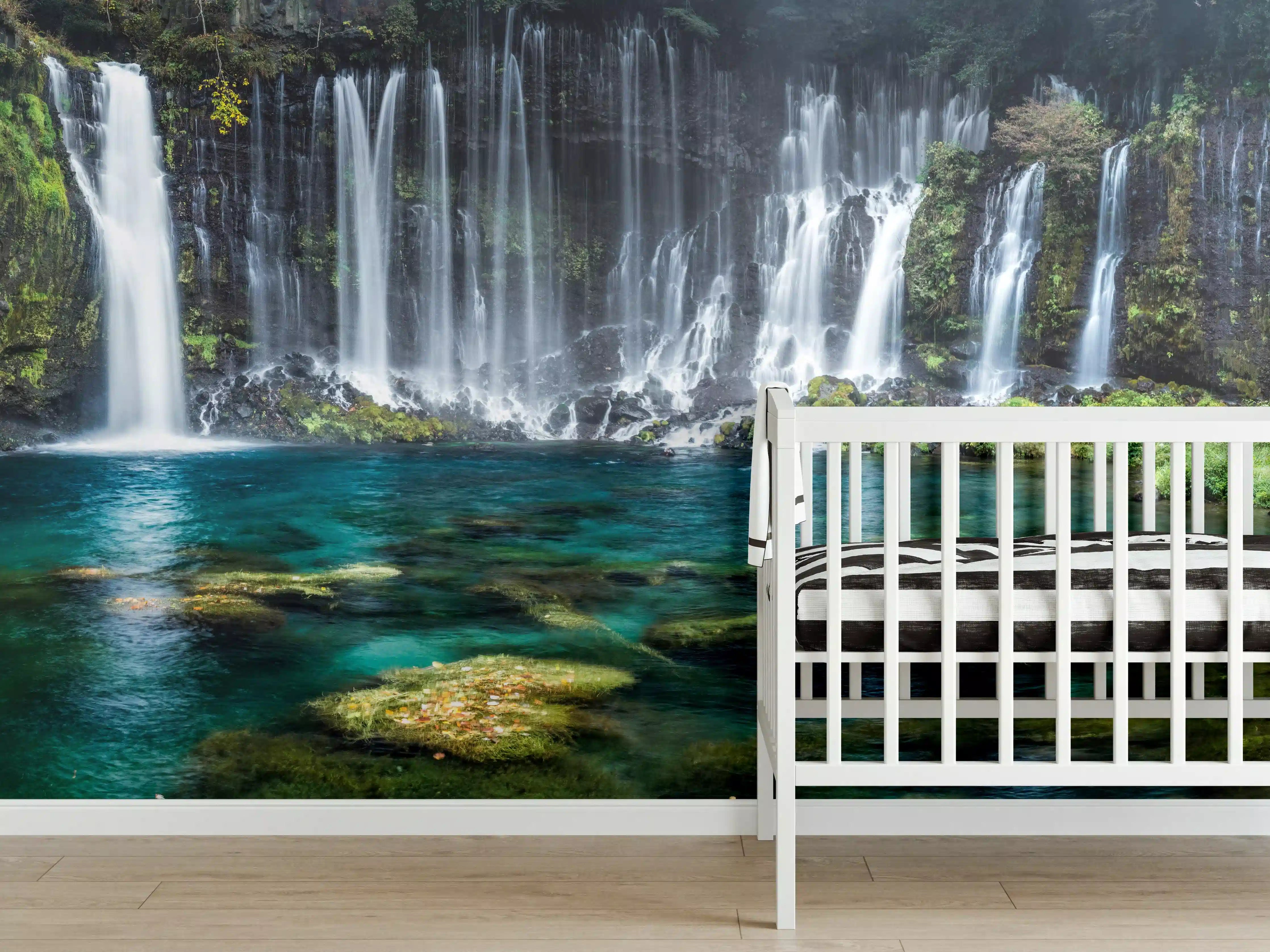 Babyzimmer Wandgestaltung - Türkisblaue Wasserfälle in Japan