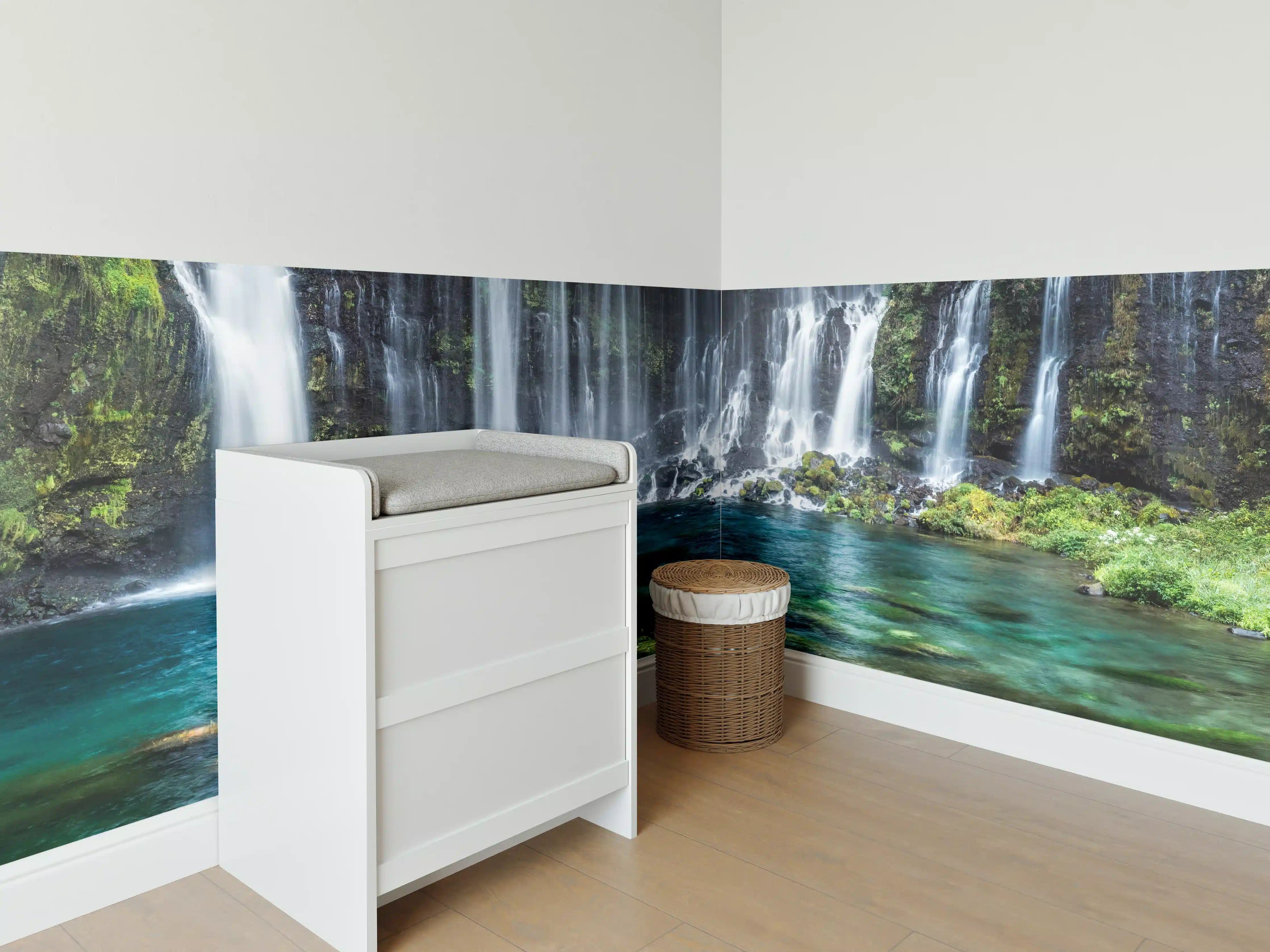 Babyzimmer Wandgestaltung - Türkisblaue Wasserfälle in Japan