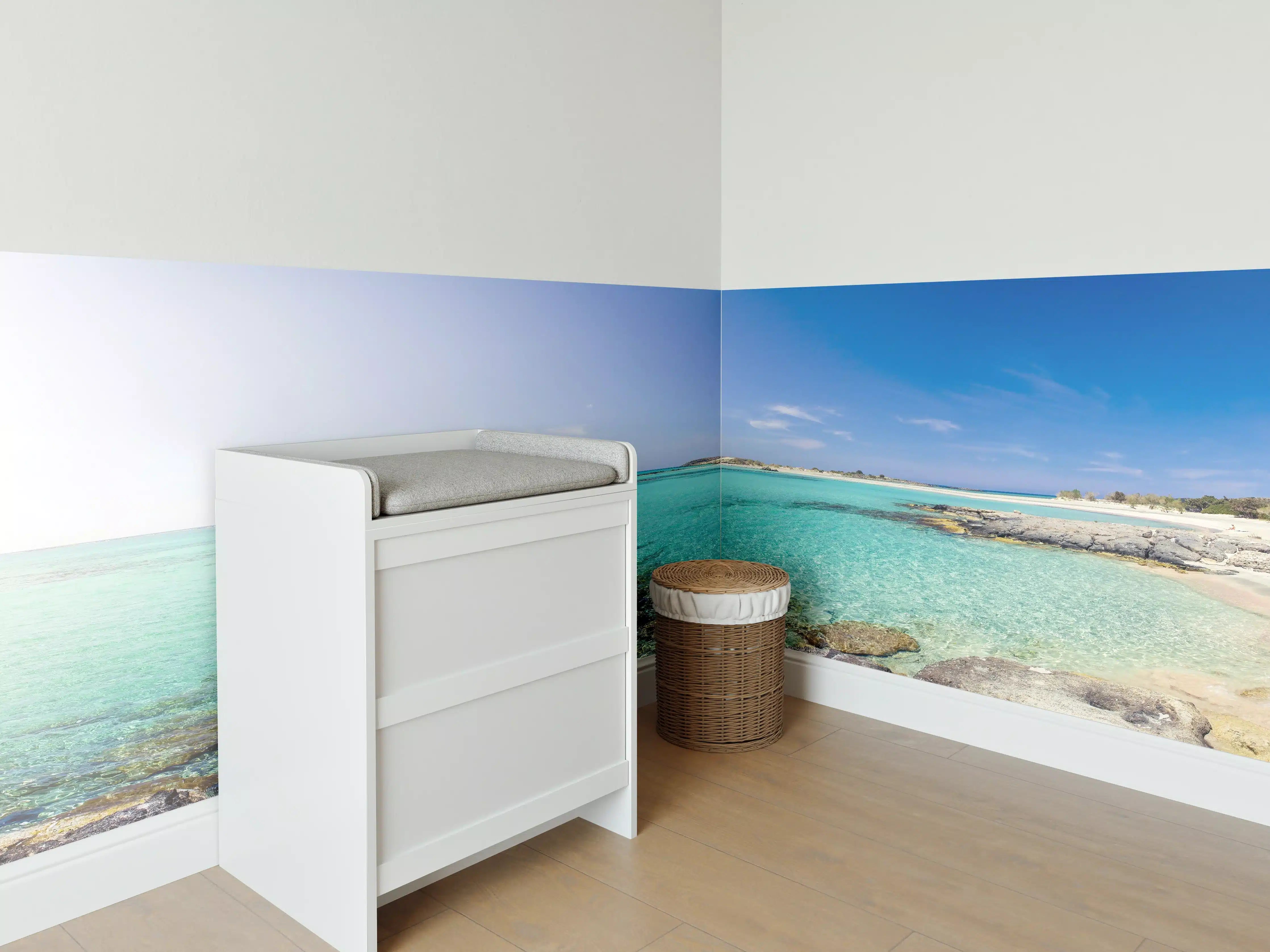 Babyzimmer Wandgestaltung - Türkisfarbener Strandpanorama mit Klippen