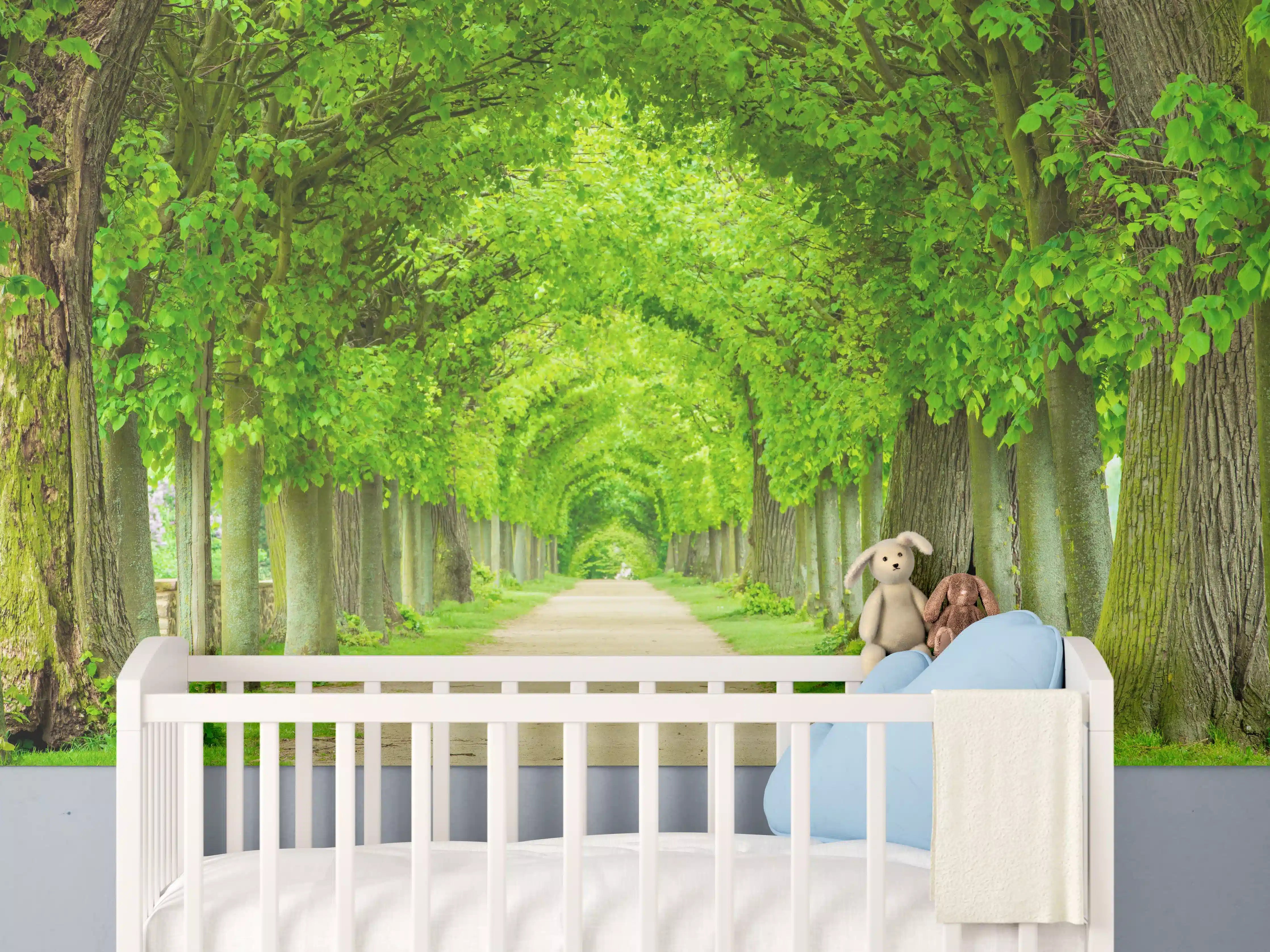 Babyzimmer Wandgestaltung - Tunnelartige Lindenallee im Frühling