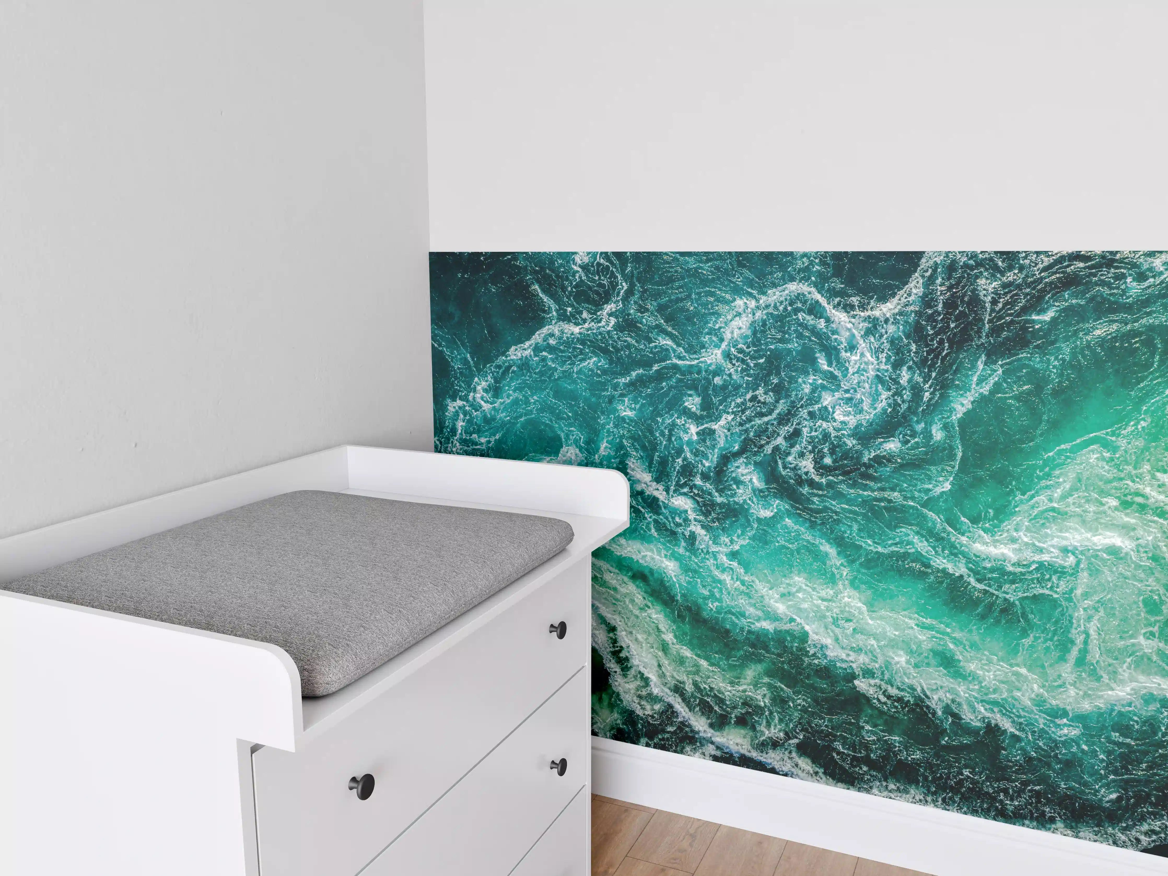 Babyzimmer Wandgestaltung - Turbulente Meereswellen in Blau-Grün