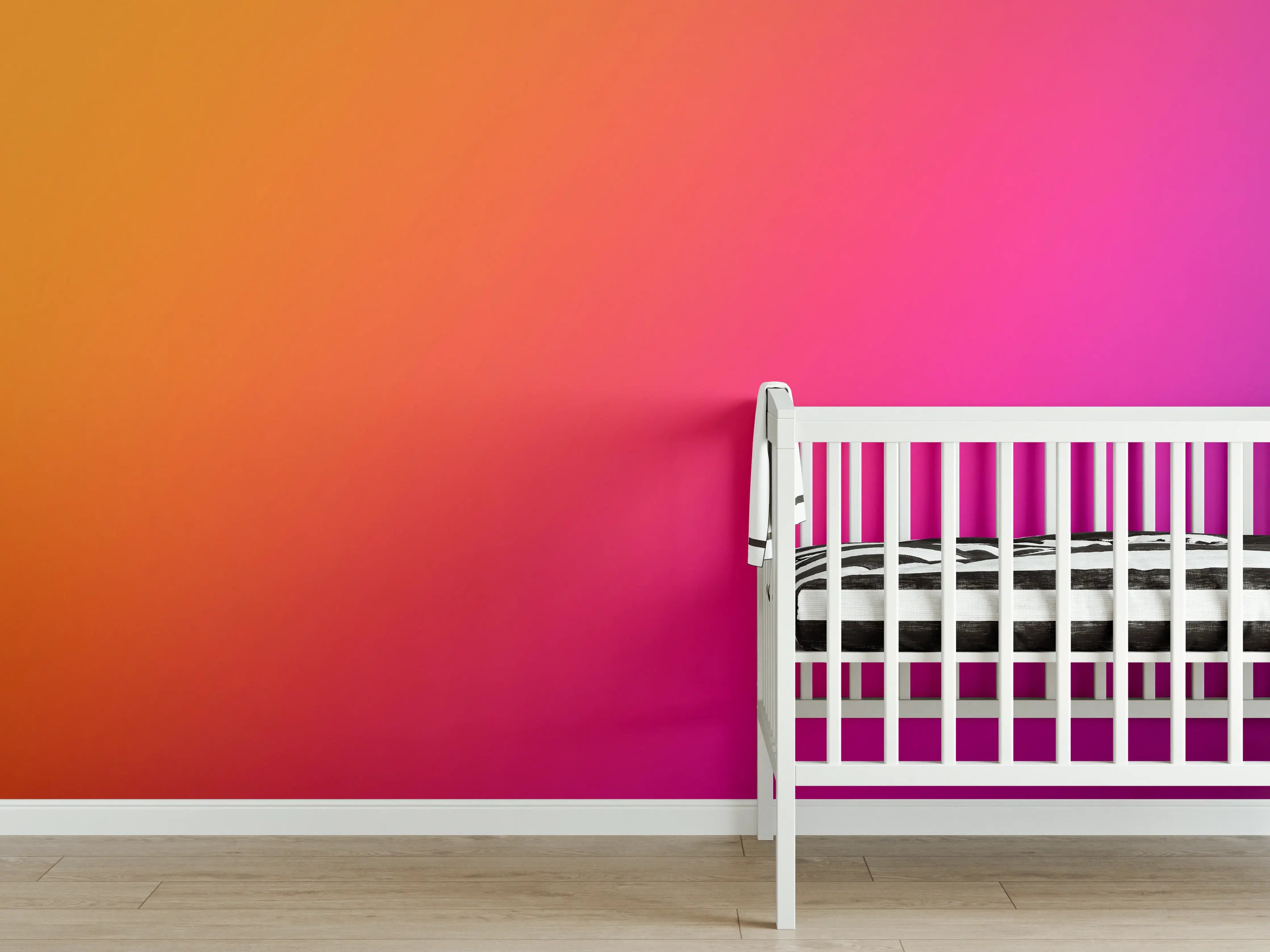 Babyzimmer Wandgestaltung - Übergang von orange zu lila