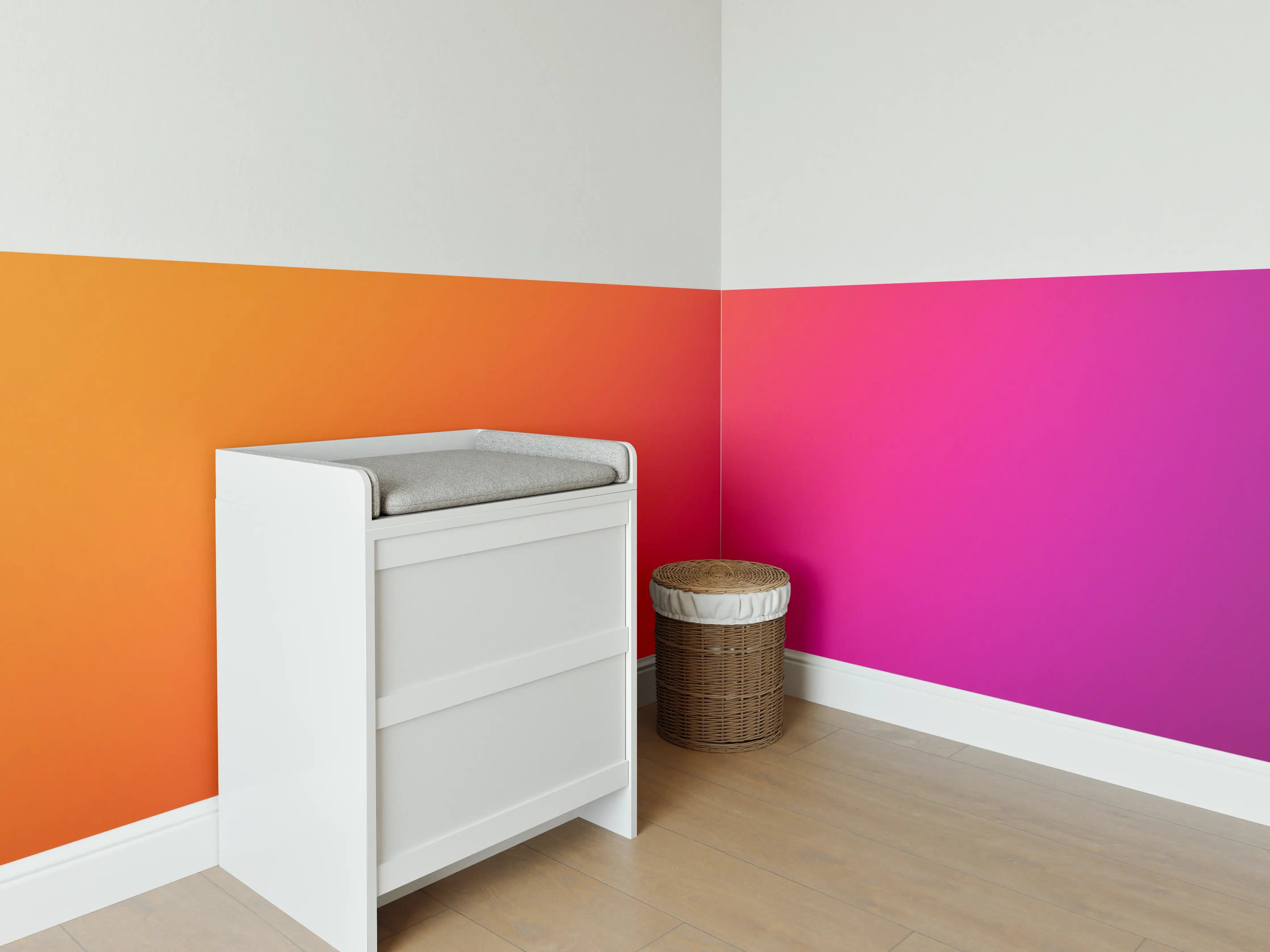 Babyzimmer Wandgestaltung - Übergang von orange zu lila