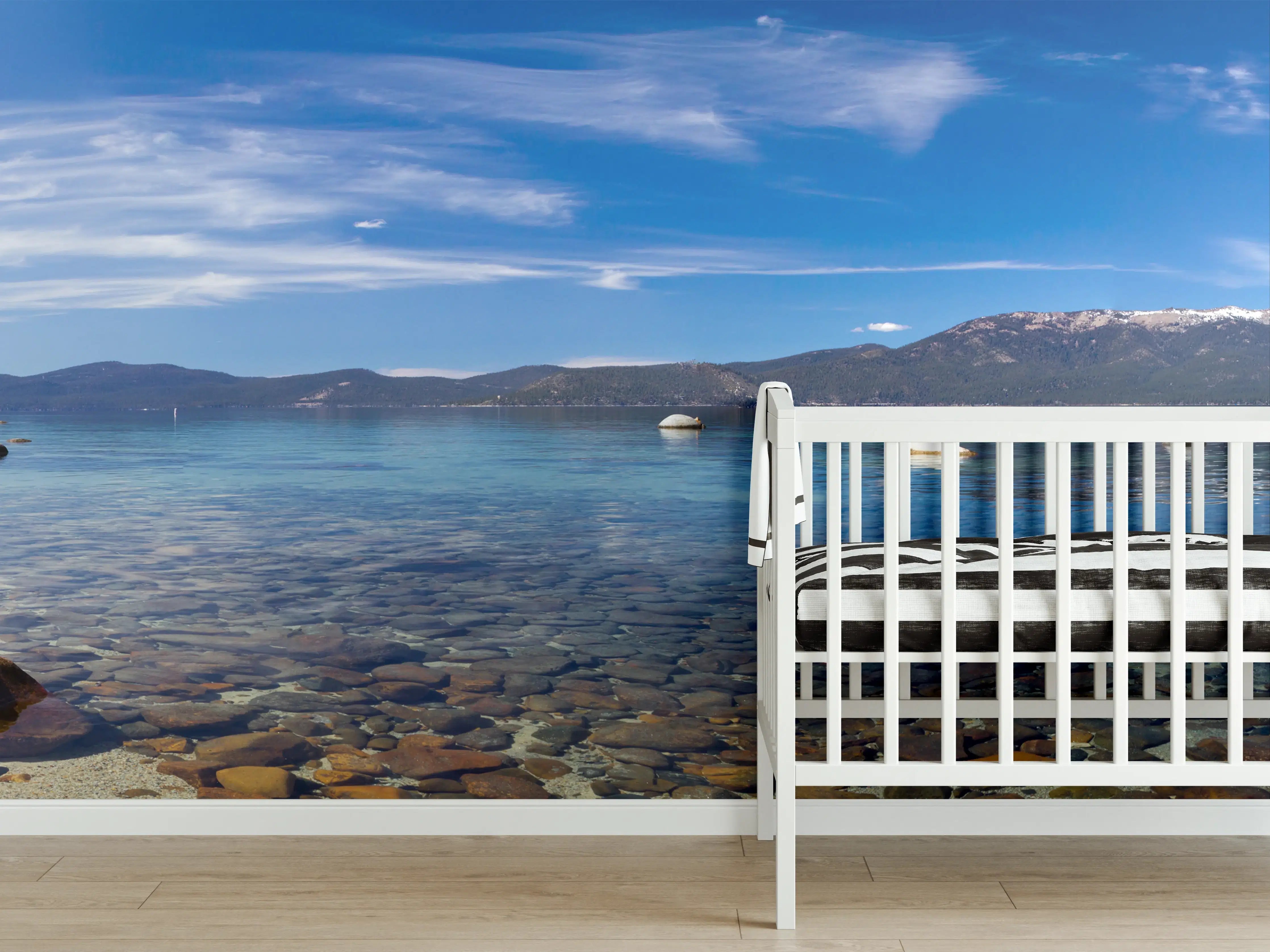 Babyzimmer Wandgestaltung - Urlaub am See mit Bergpanorama