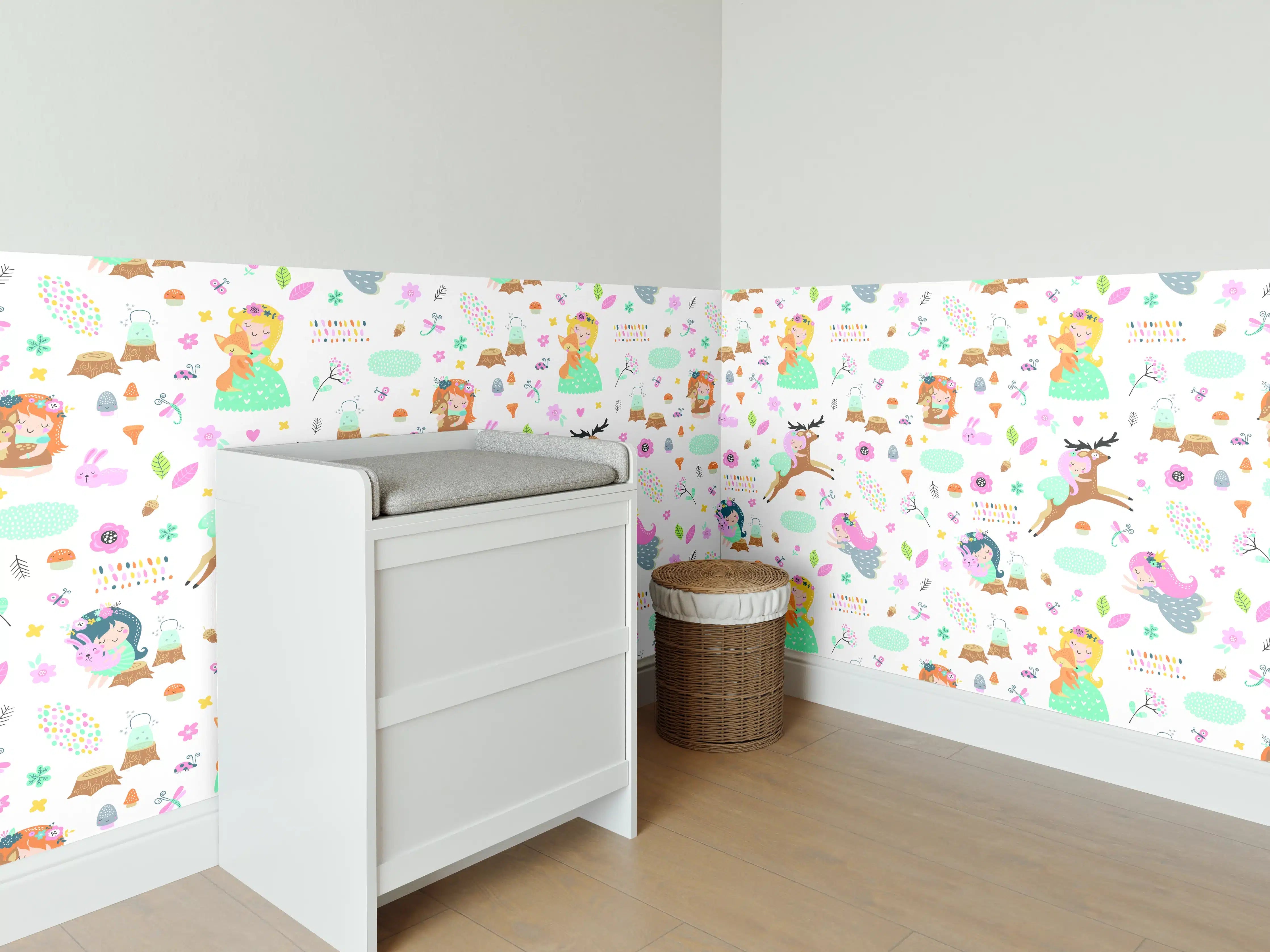 Babyzimmer Wandgestaltung - Verspieltes Kinderwagen-Motiv mit Tierdesign