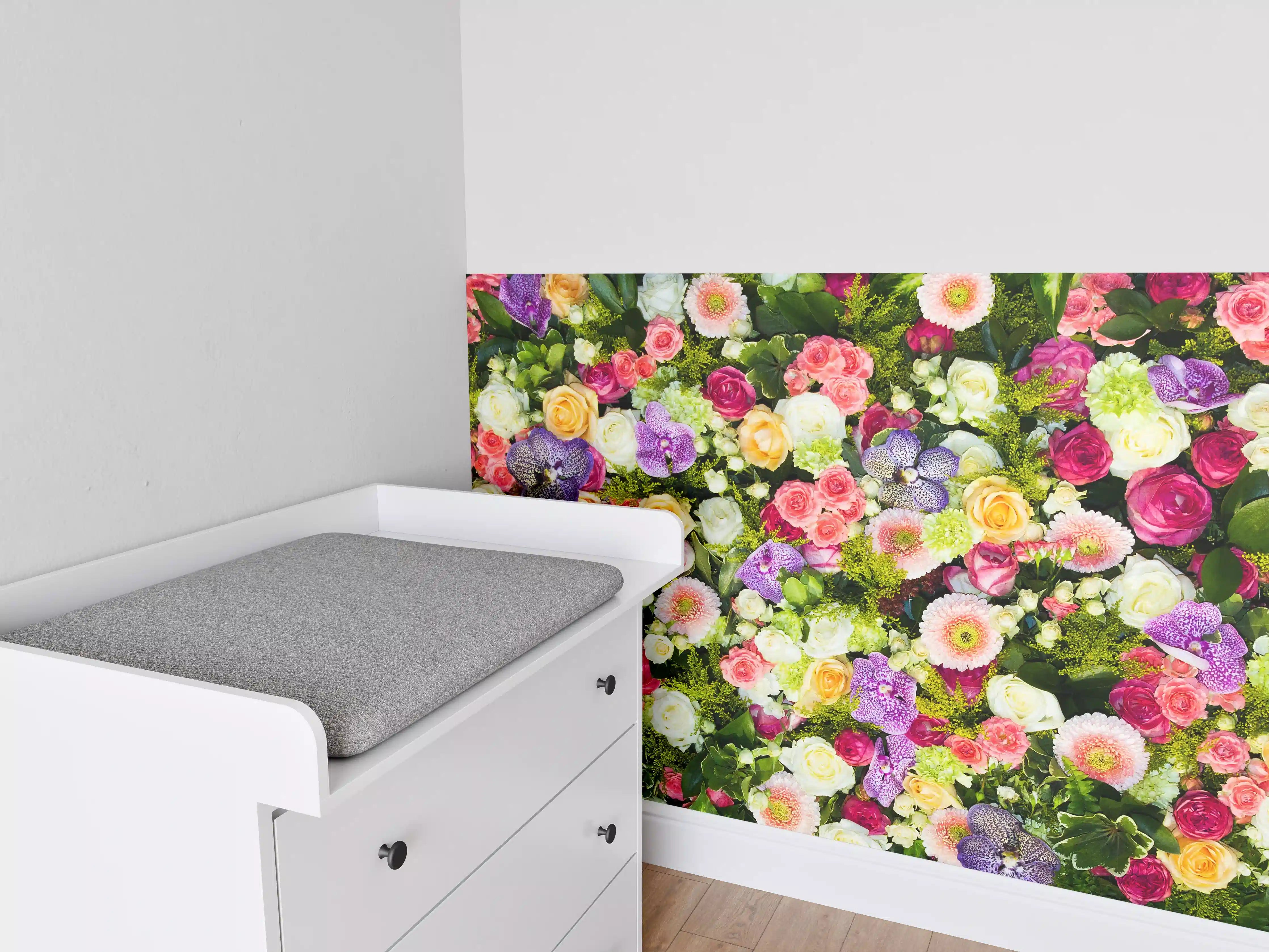 Babyzimmer Wandgestaltung - Vielfältige Blumenmischung in bunten Farben