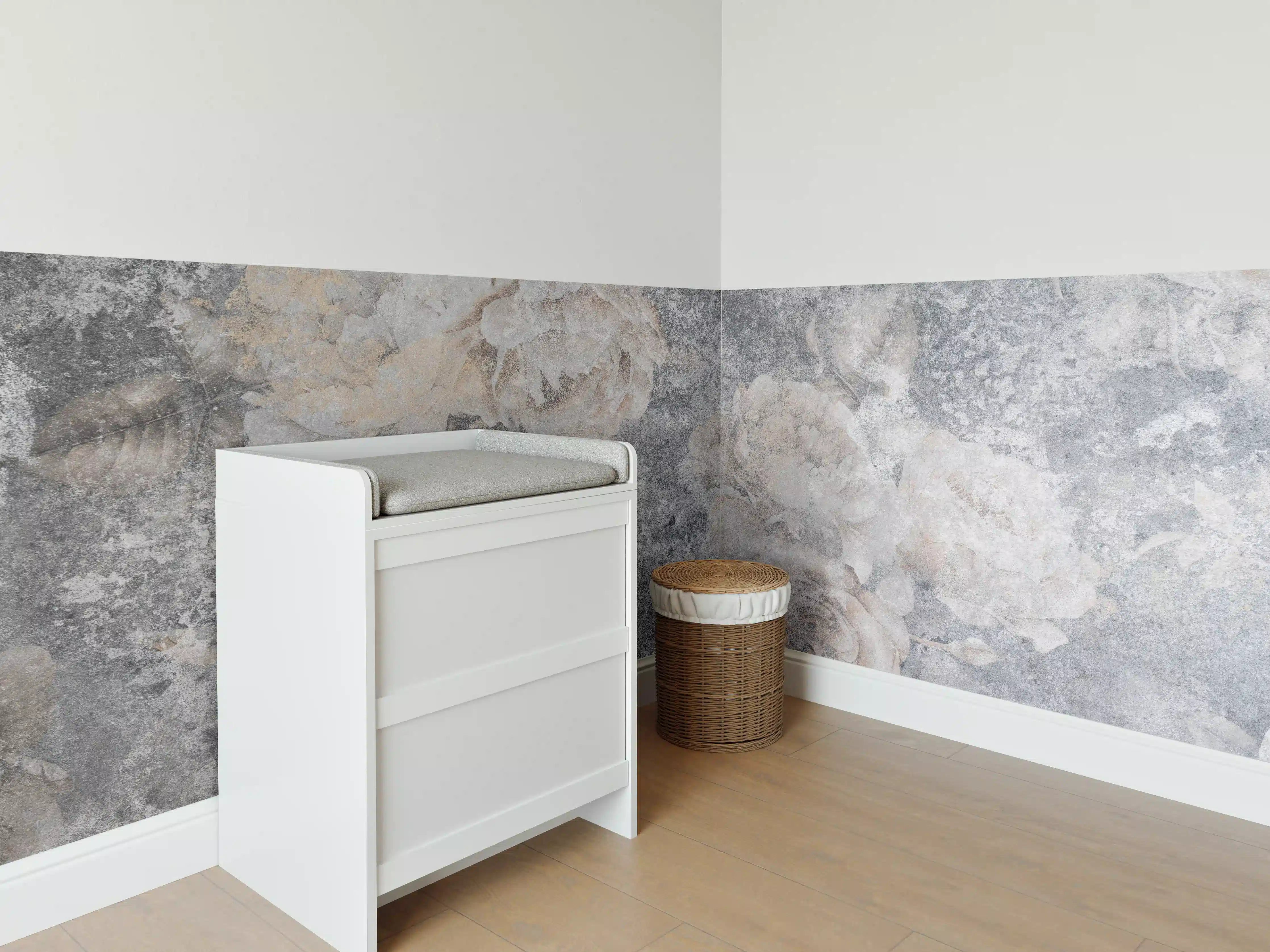 Babyzimmer Wandgestaltung - Vintage Rosenmuster 