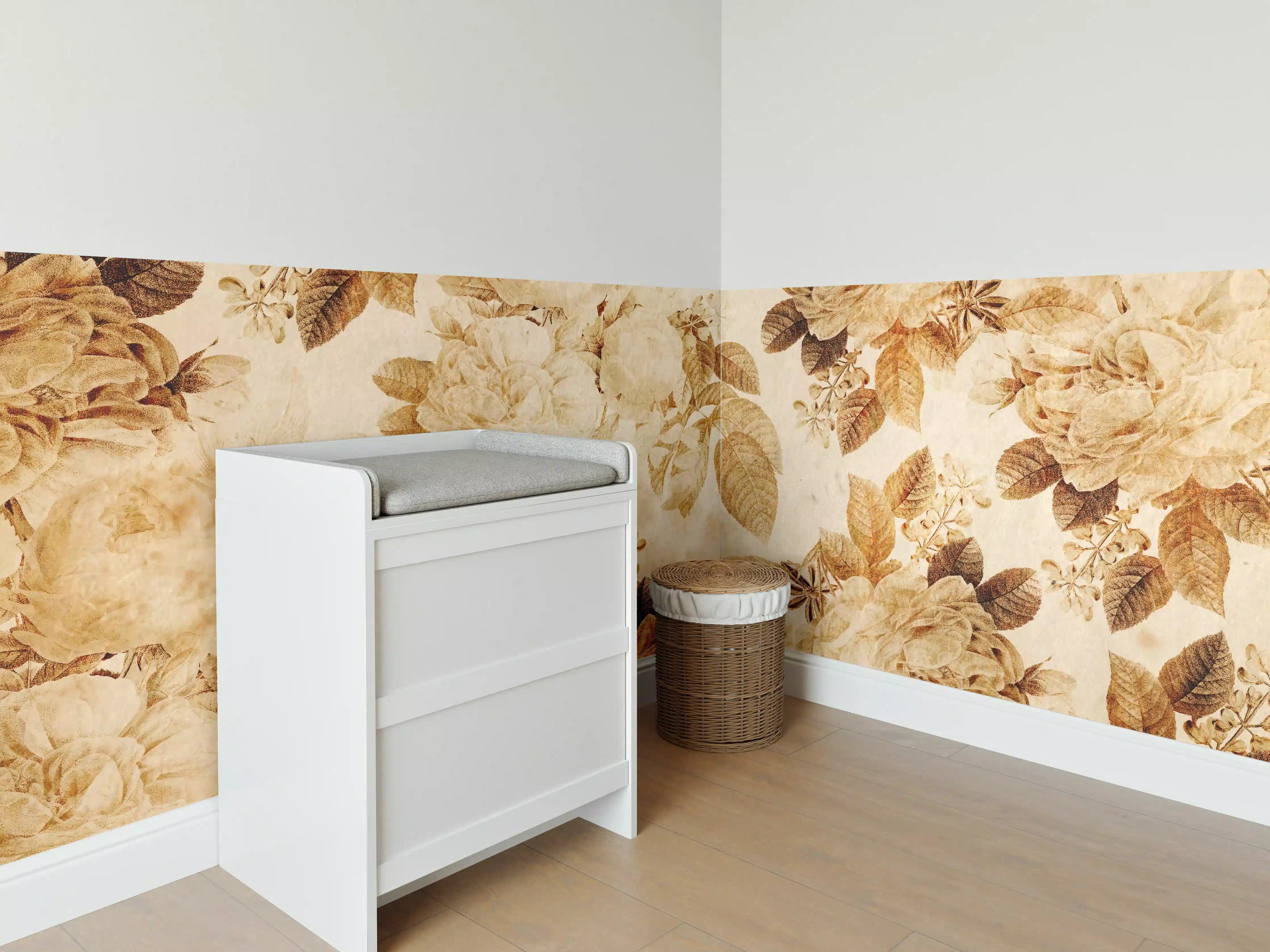 Babyzimmer Wandgestaltung - Vintage-Tapeten Blumen Muster 