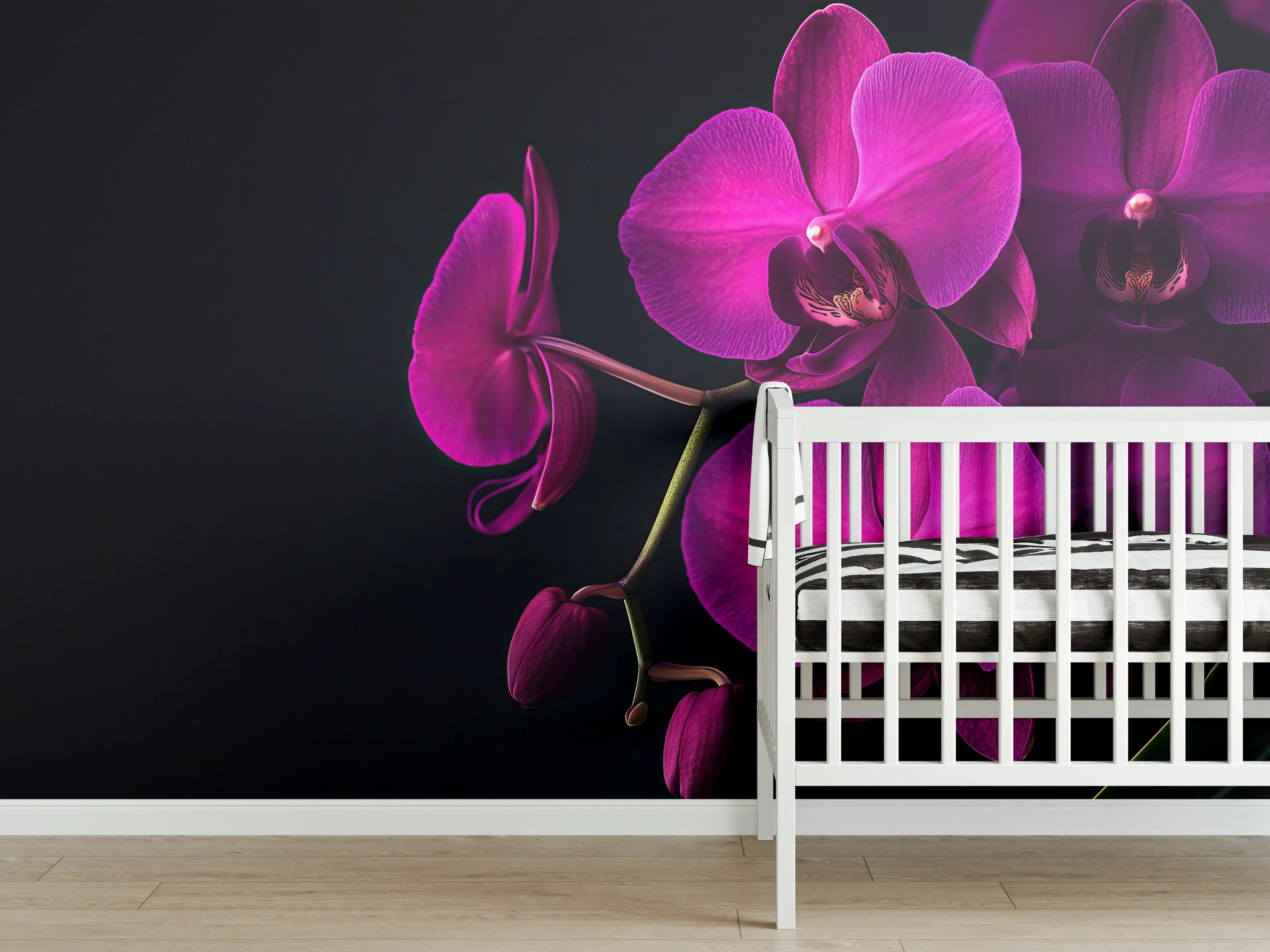 Babyzimmer Wandgestaltung - Violette Orchideen auf Schwarz
