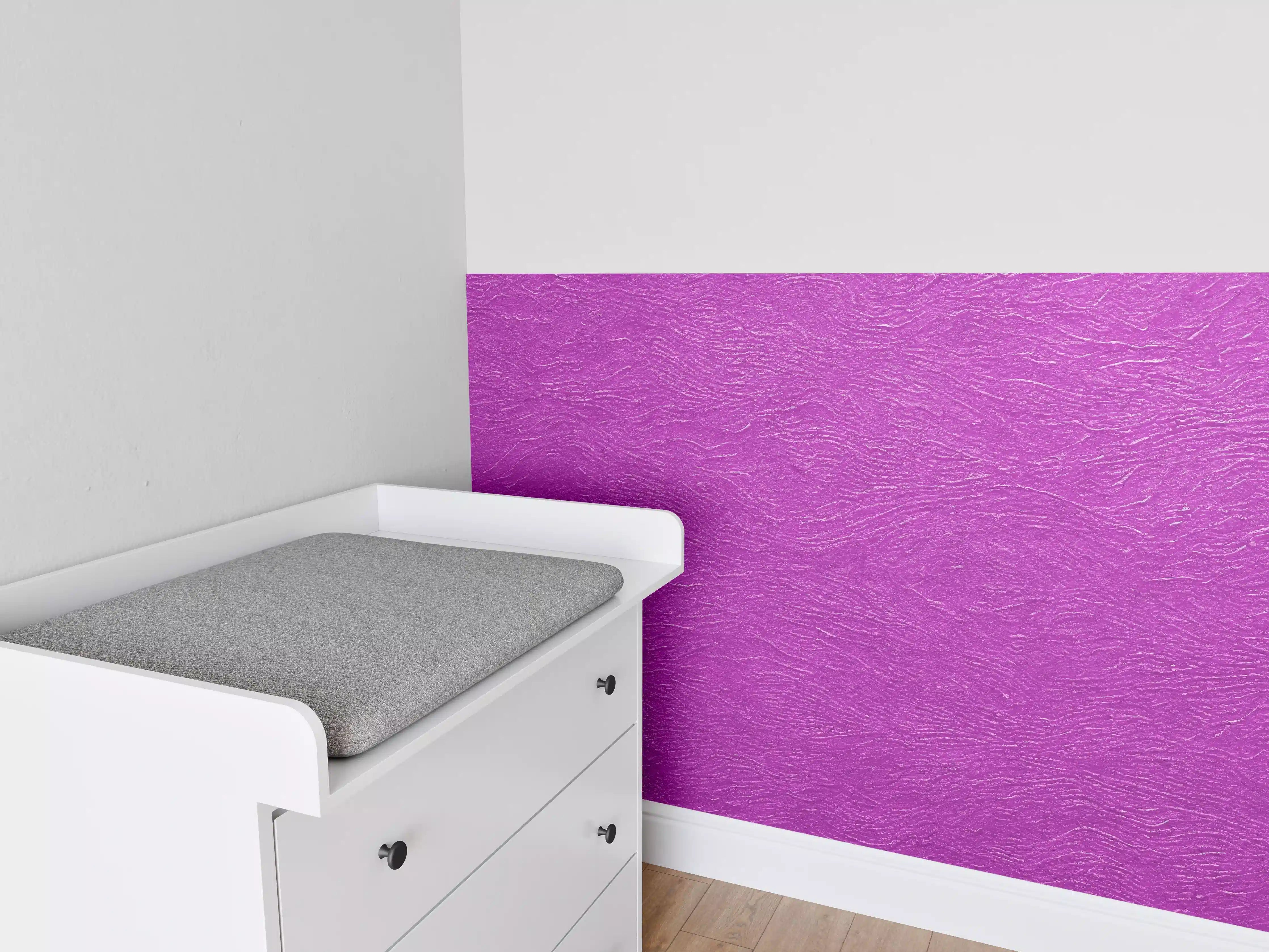Babyzimmer Wandgestaltung - Violette Textur mit feiner Linienstruktur