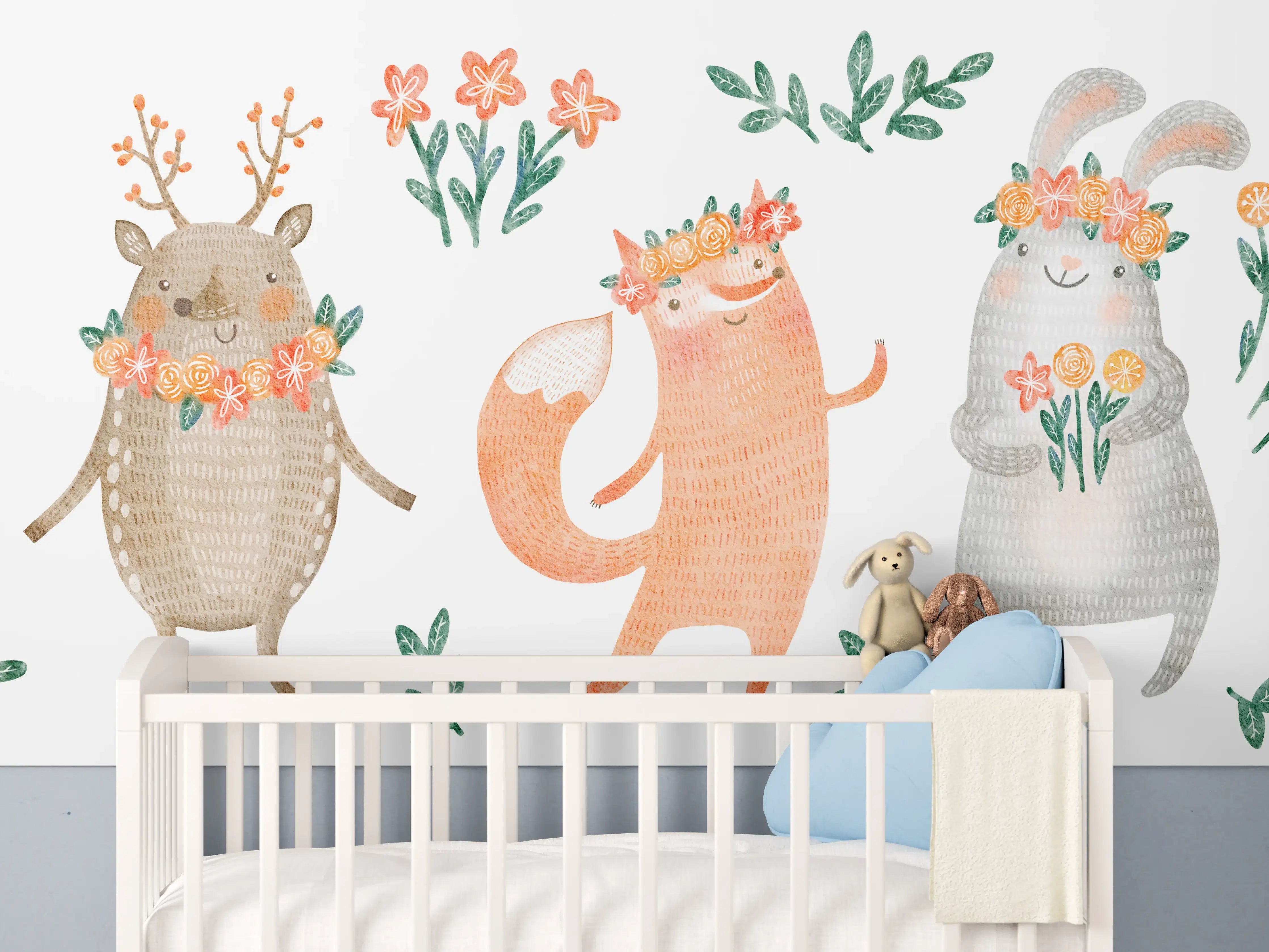 Babyzimmer Wandgestaltung - Waldtiere mit Blumen und Blättern