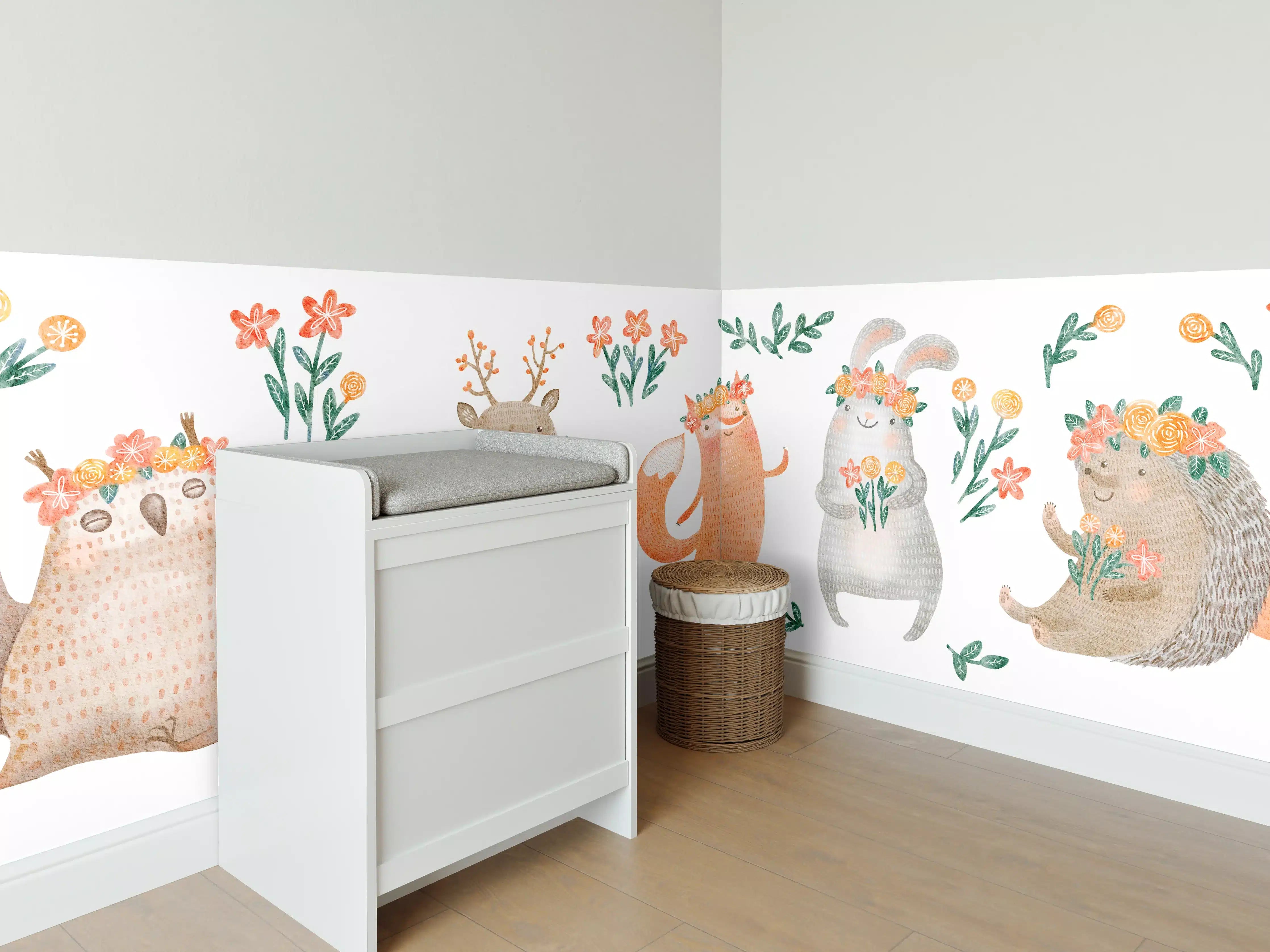 Babyzimmer Wandgestaltung - Waldtiere mit Blumen und Blättern