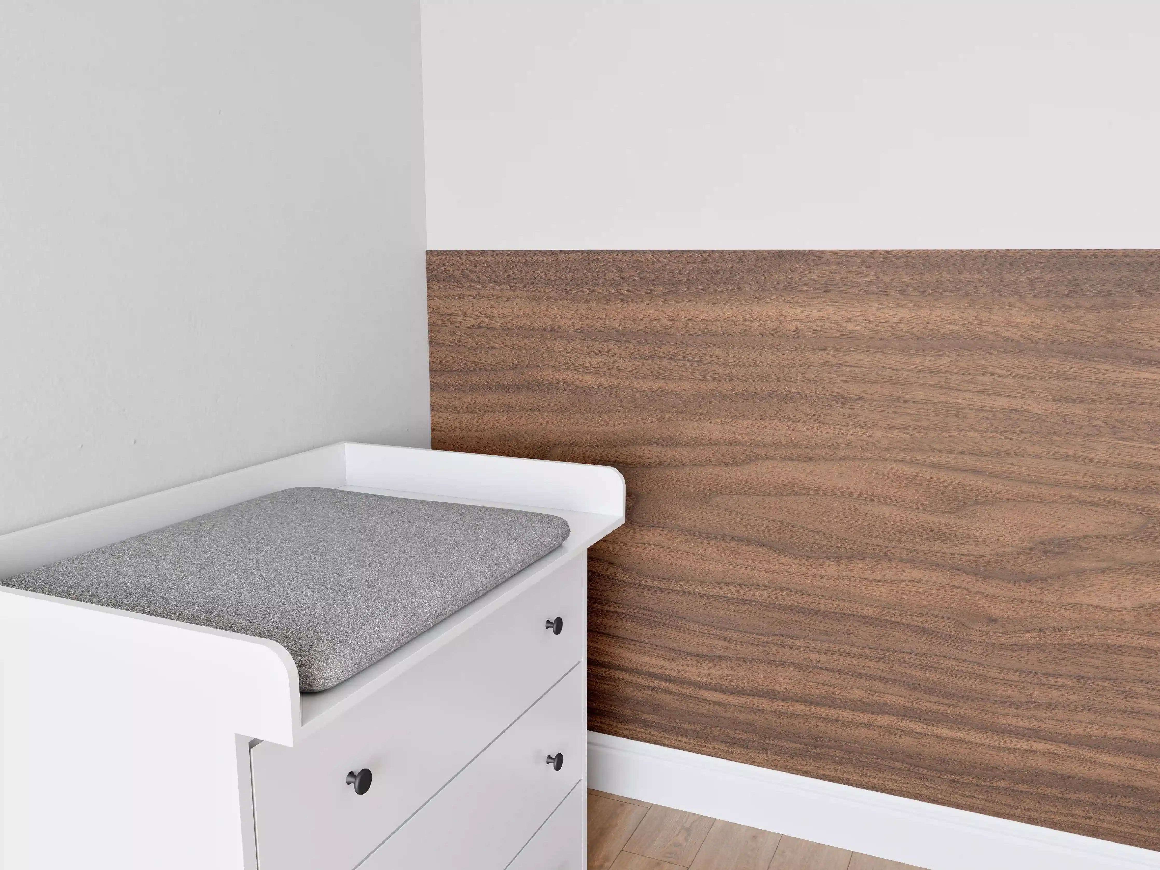 Babyzimmer Wandgestaltung - Walnussholz Matt